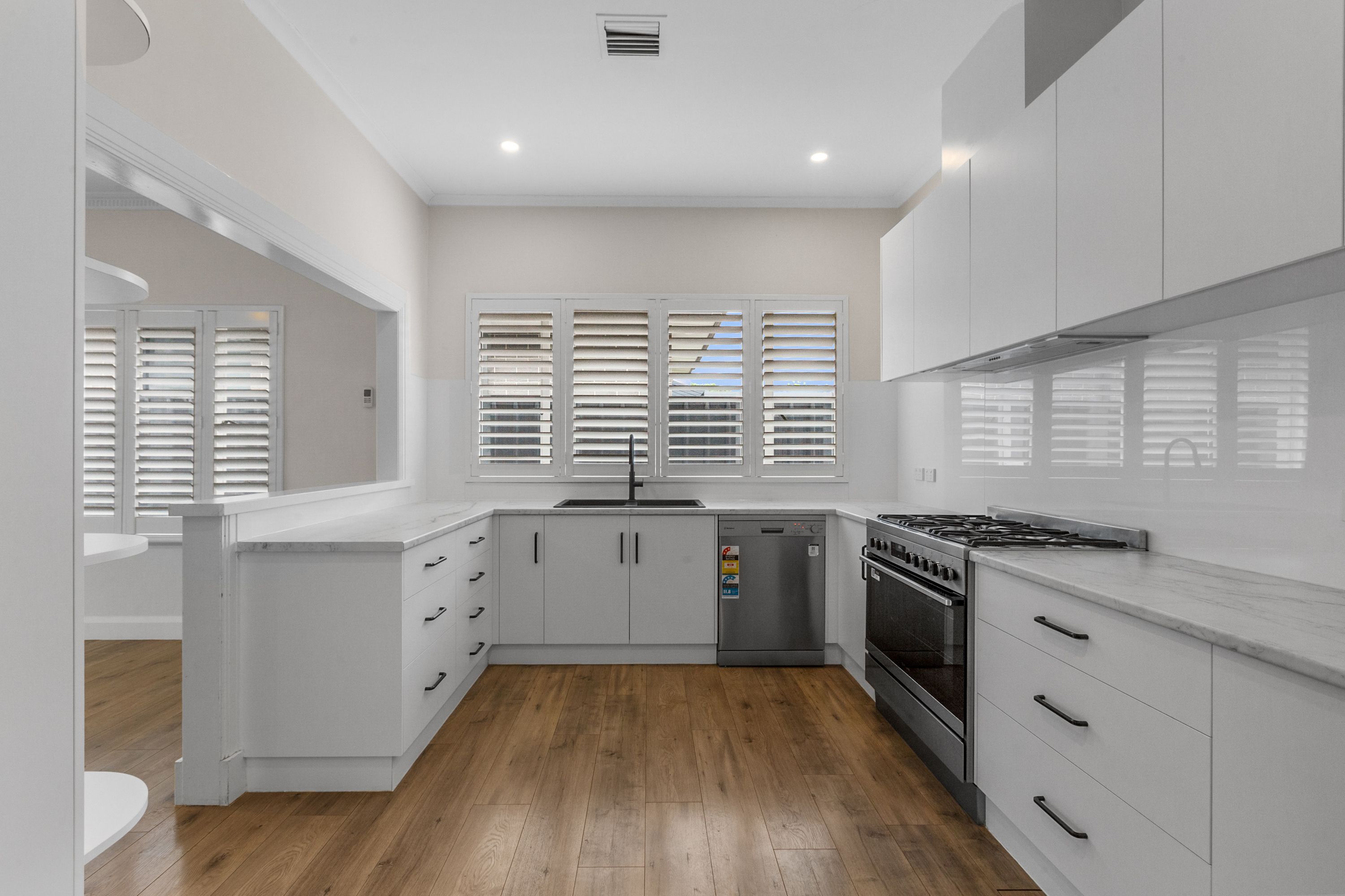 15 Glen Lossie Street — photo 3 of 10
