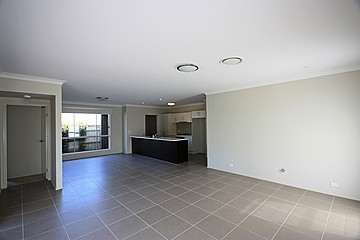 13 Belmont Avenue, Spring Farm, NSW 2570