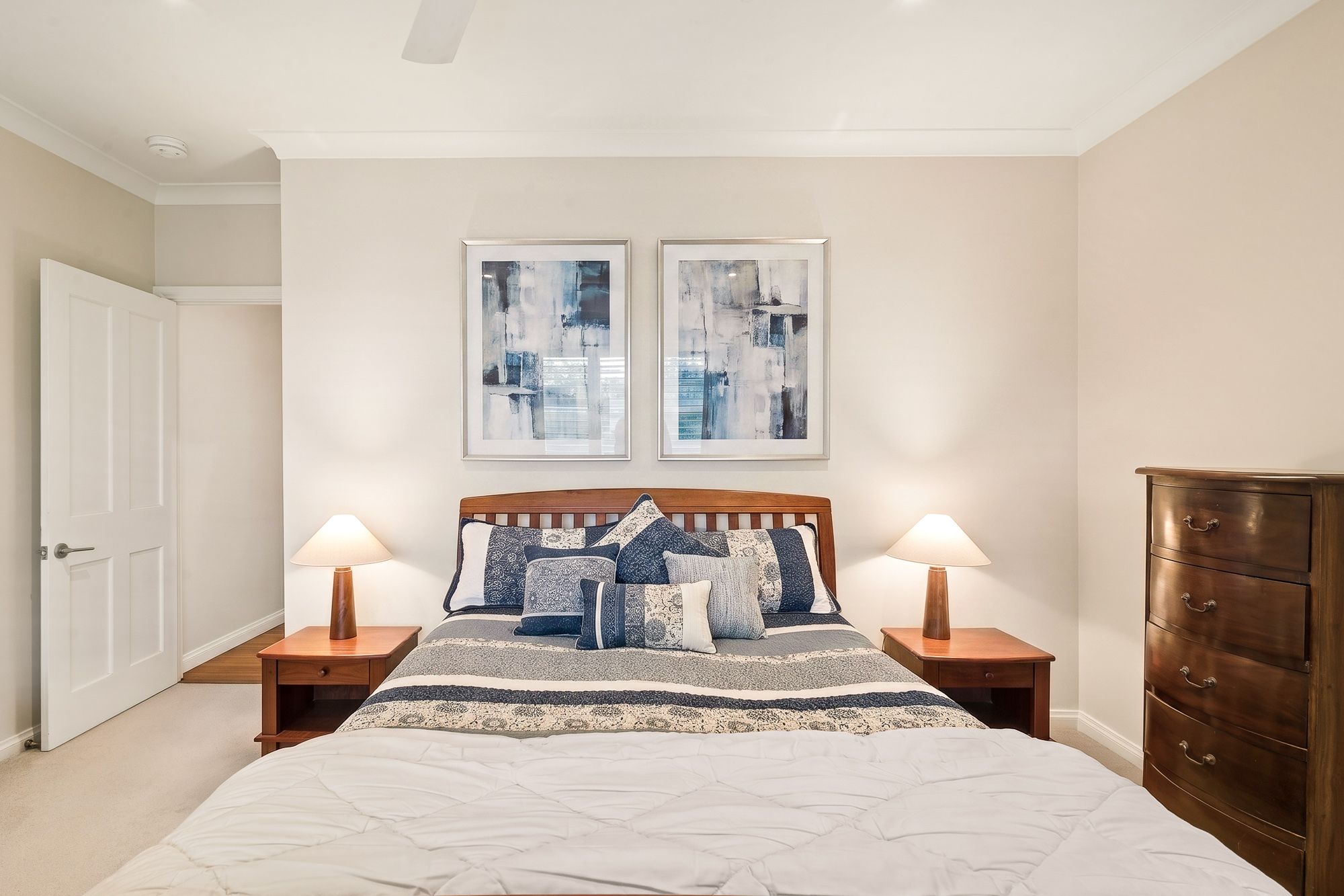 Leafy scenery in a stylishly renovated family retreat — photo 10 of 17
