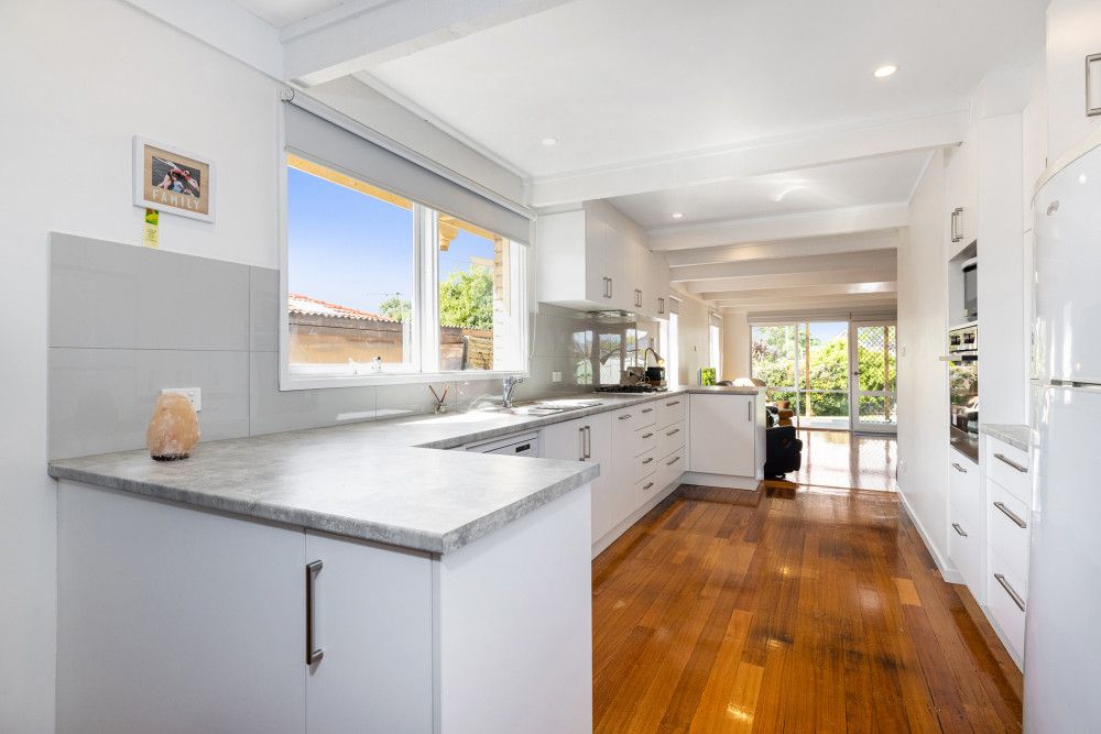 5 Yarraburn Grove, Scoresby, VIC 3179