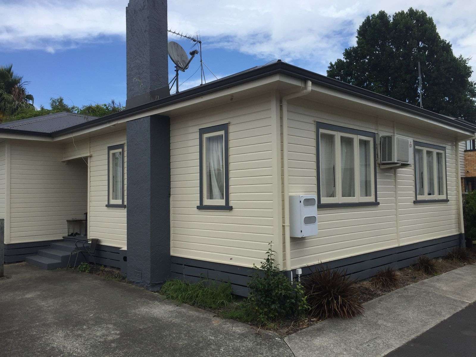 221 Fox Street photo 7
