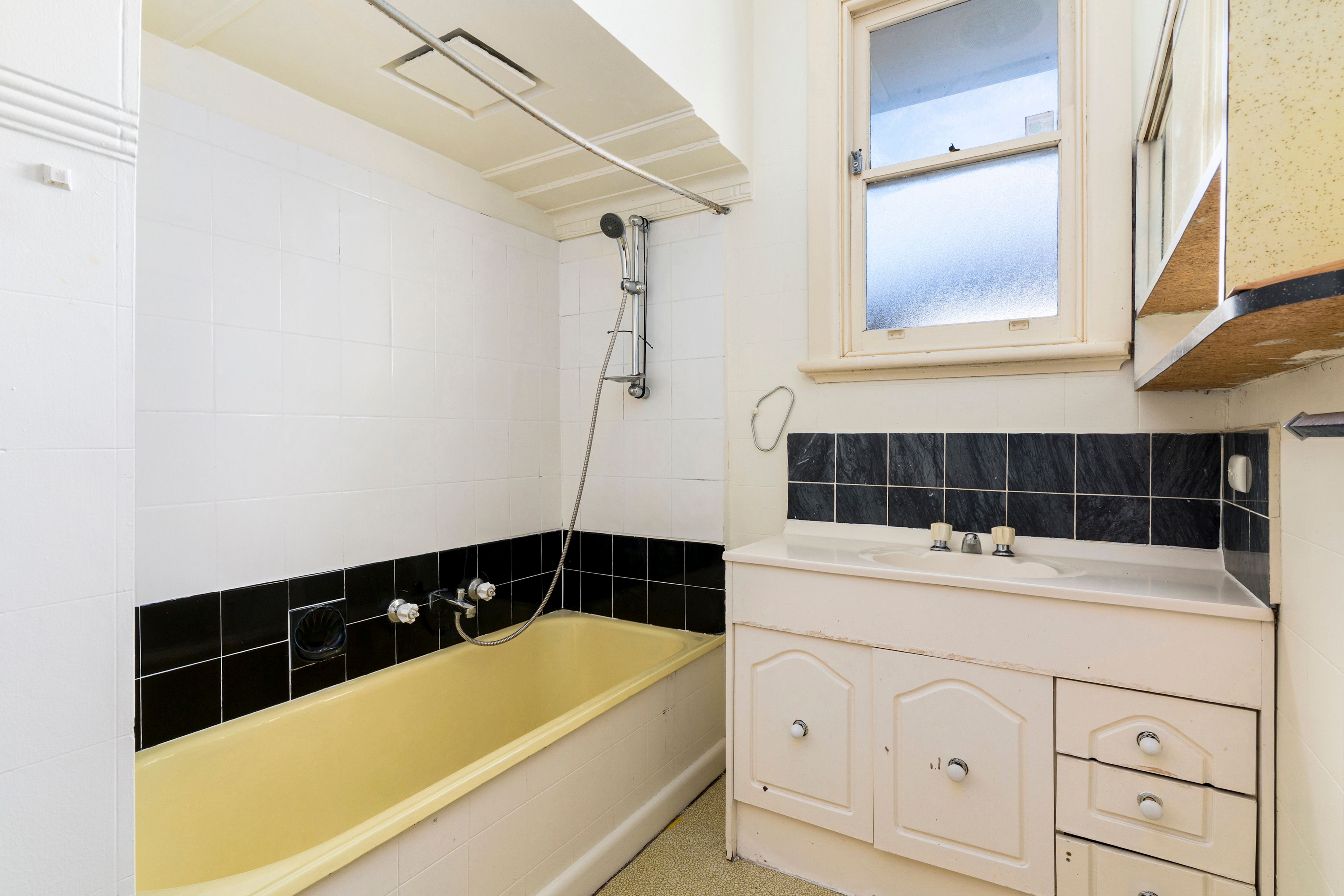 102 Rosamond Road — photo 10 of 13