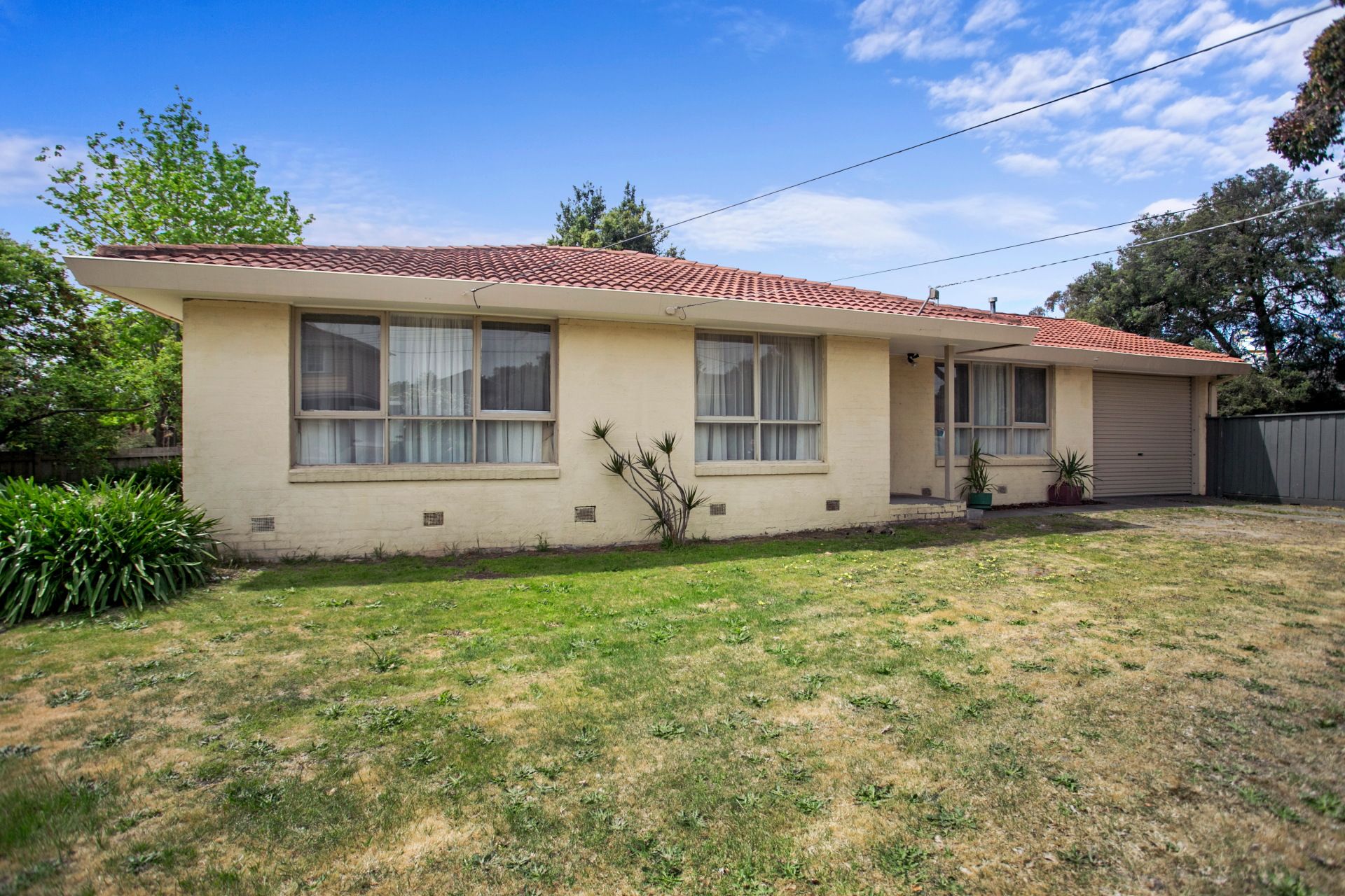 2 Oaklands Crescent, Frankston, VIC 3199