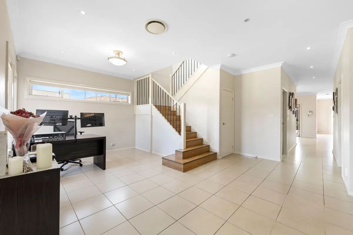 187 Rosedale Circuit, Carnes Hill, NSW 2171