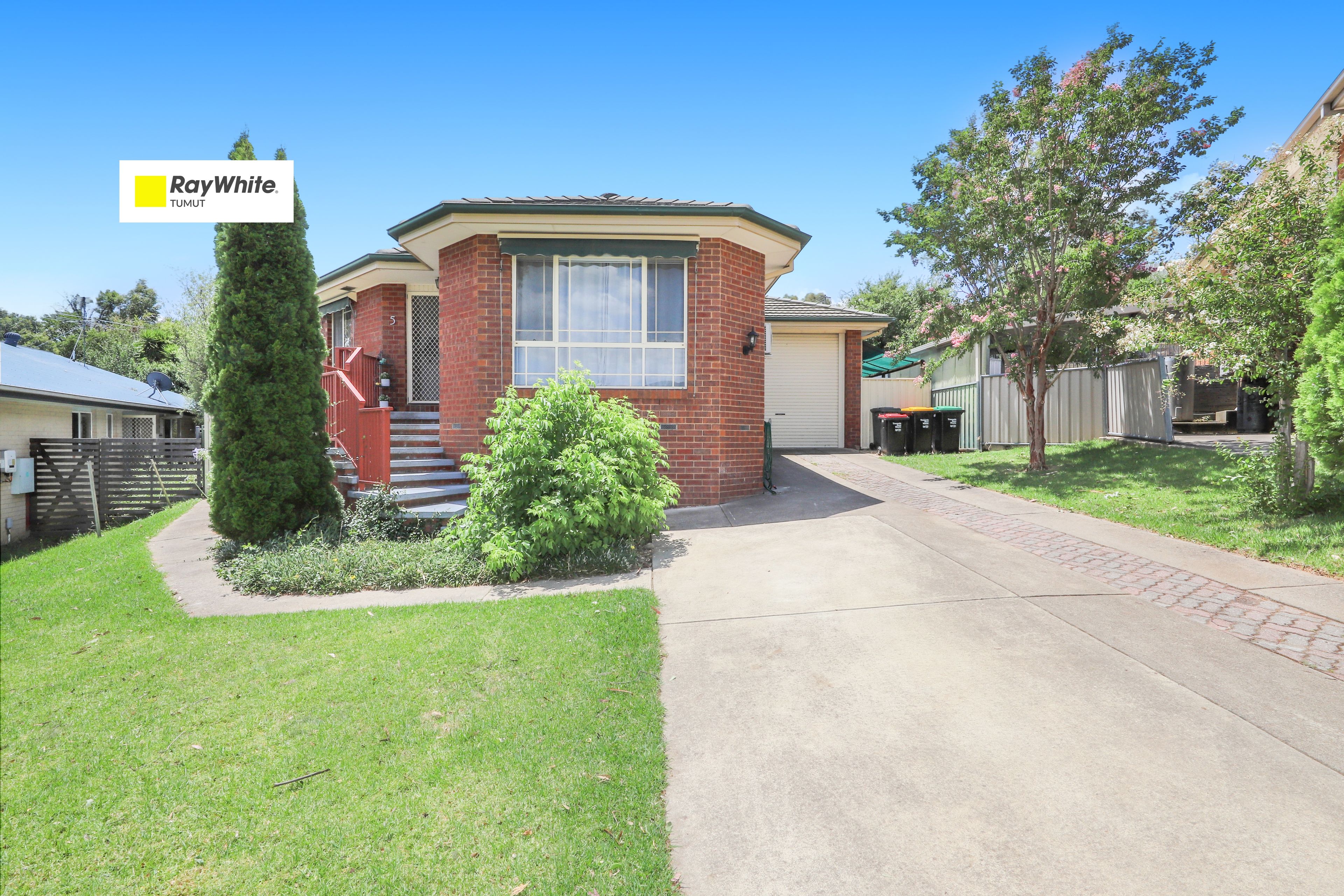 5 Jillabenan Close, Tumut NSW 2720