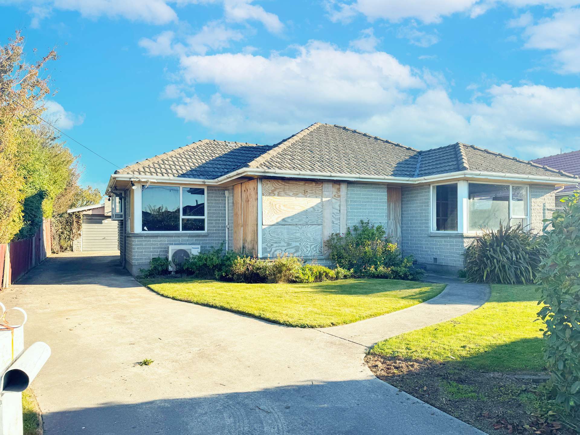 17 Roberts Road photo 0