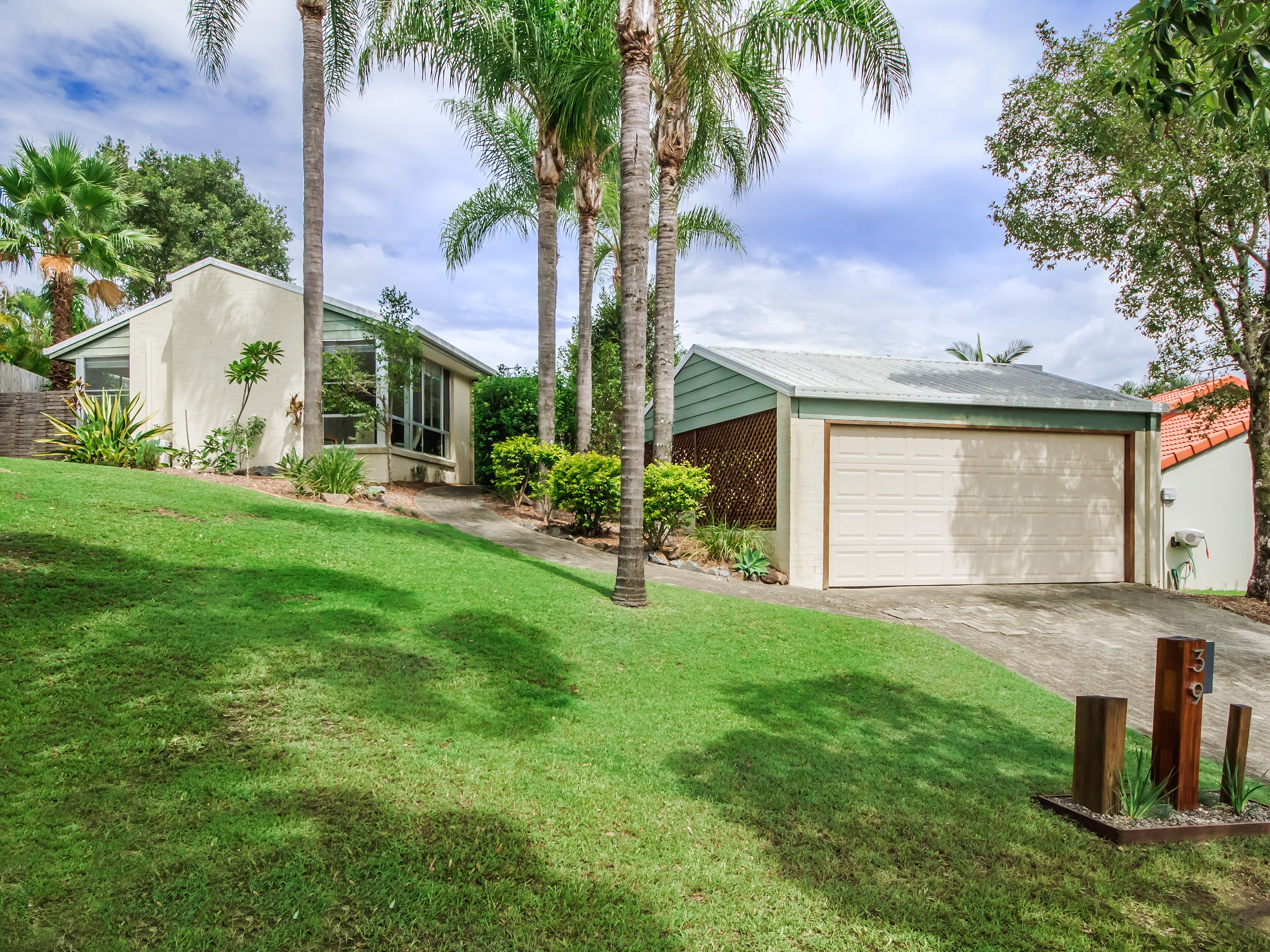 39 Huntingdale Crescent, Robina QLD 4226