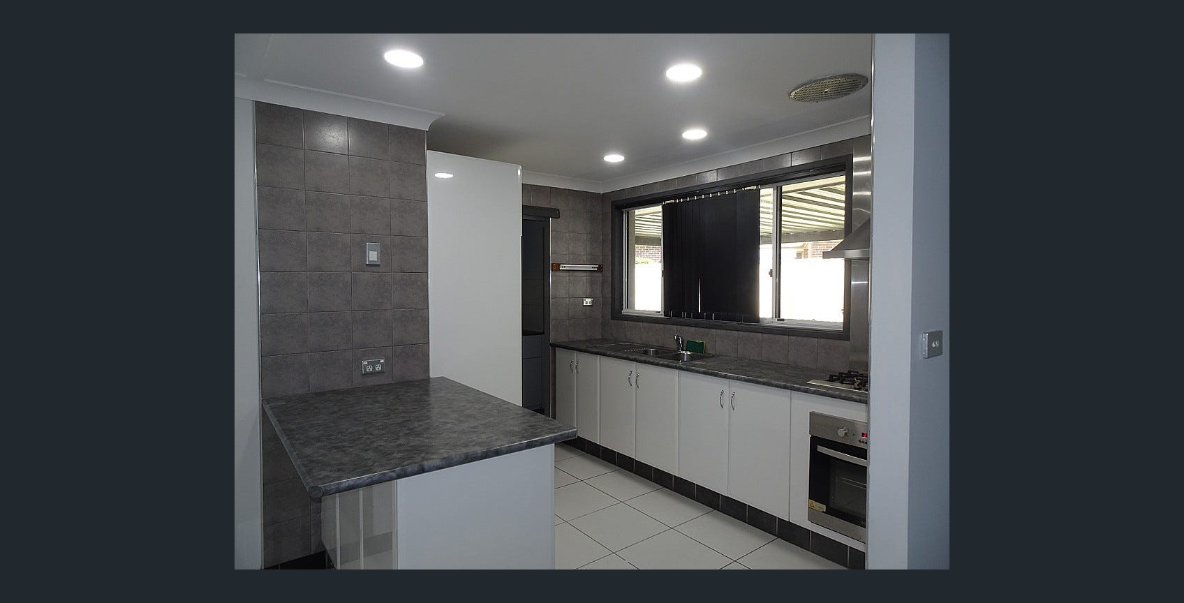 12 Fortinbras Close, Rosemeadow, NSW 2560