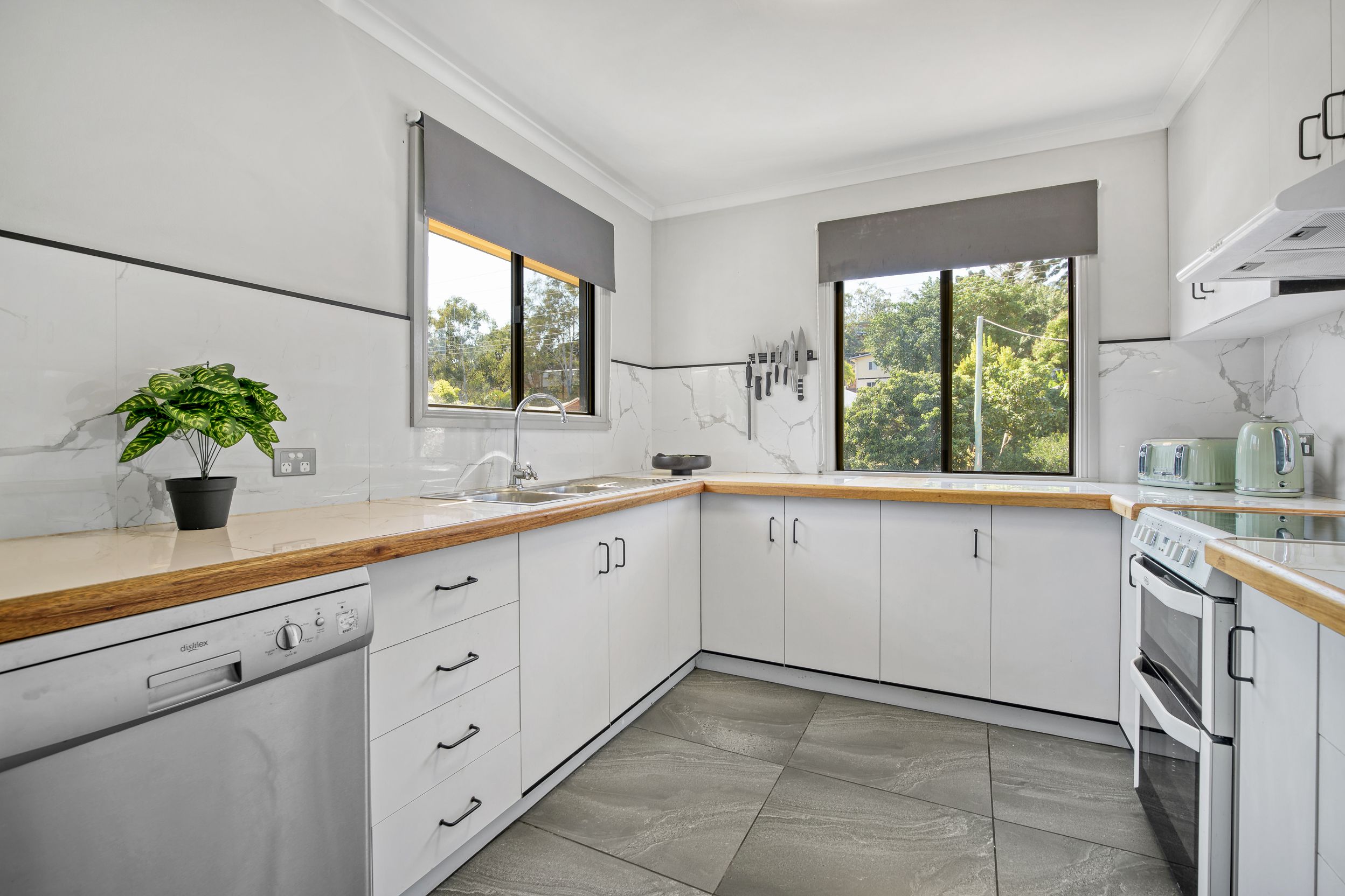 2 Burrows Street, West Gladstone, QLD 4680