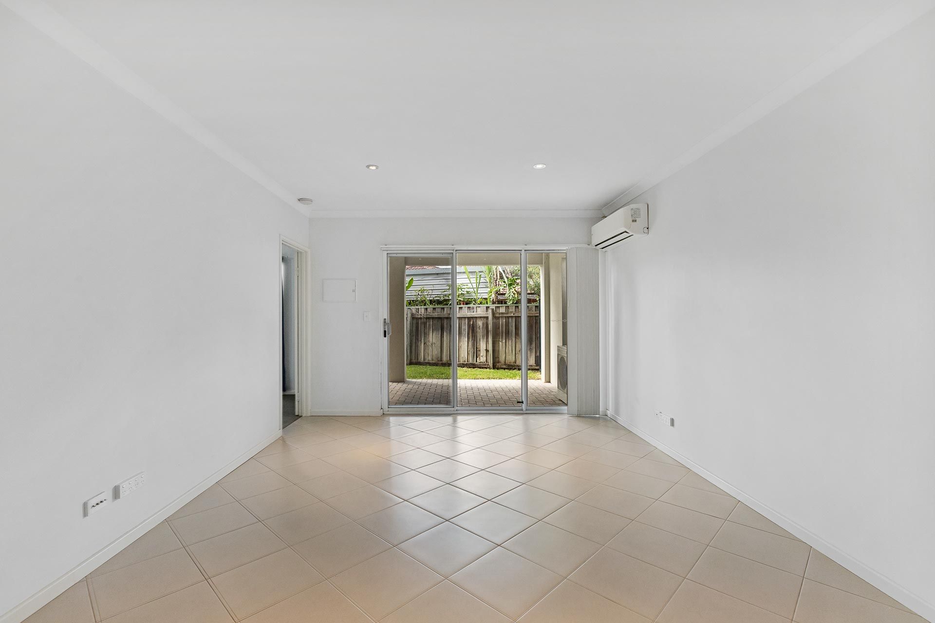 4/126 Tibradden Circle — photo 9 of 26