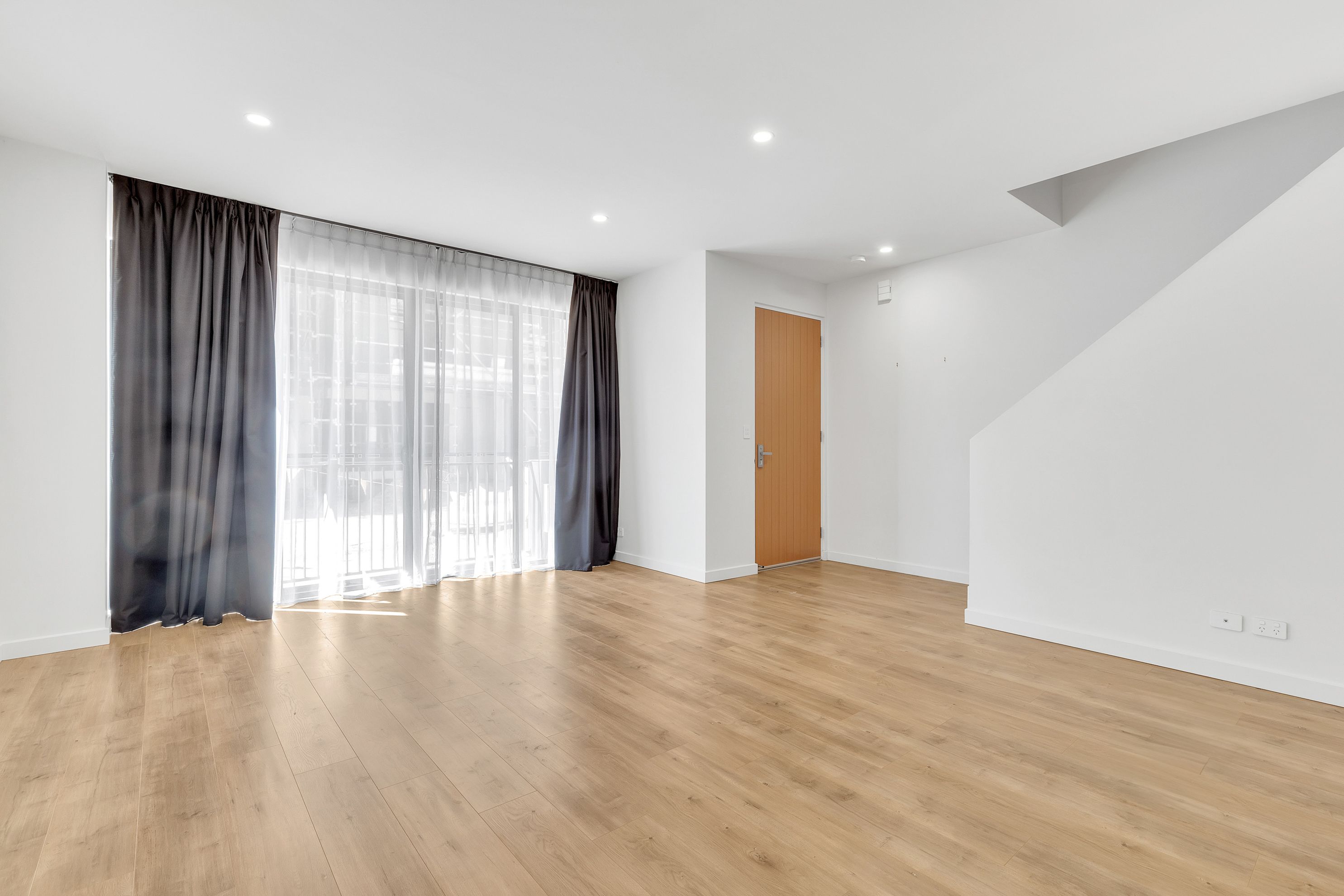 17 Hobart Lane — photo 8 of 25