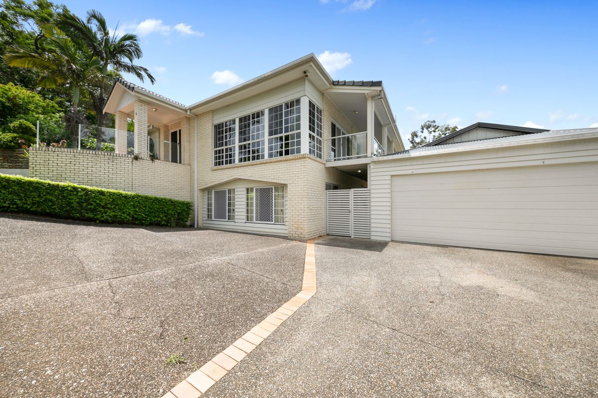 4 Moncrieff Court, Mount Ommaney, QLD 4074
