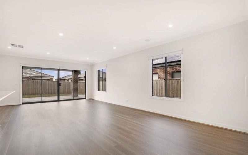 25 Monomeath Drive, Mickleham, VIC 3064