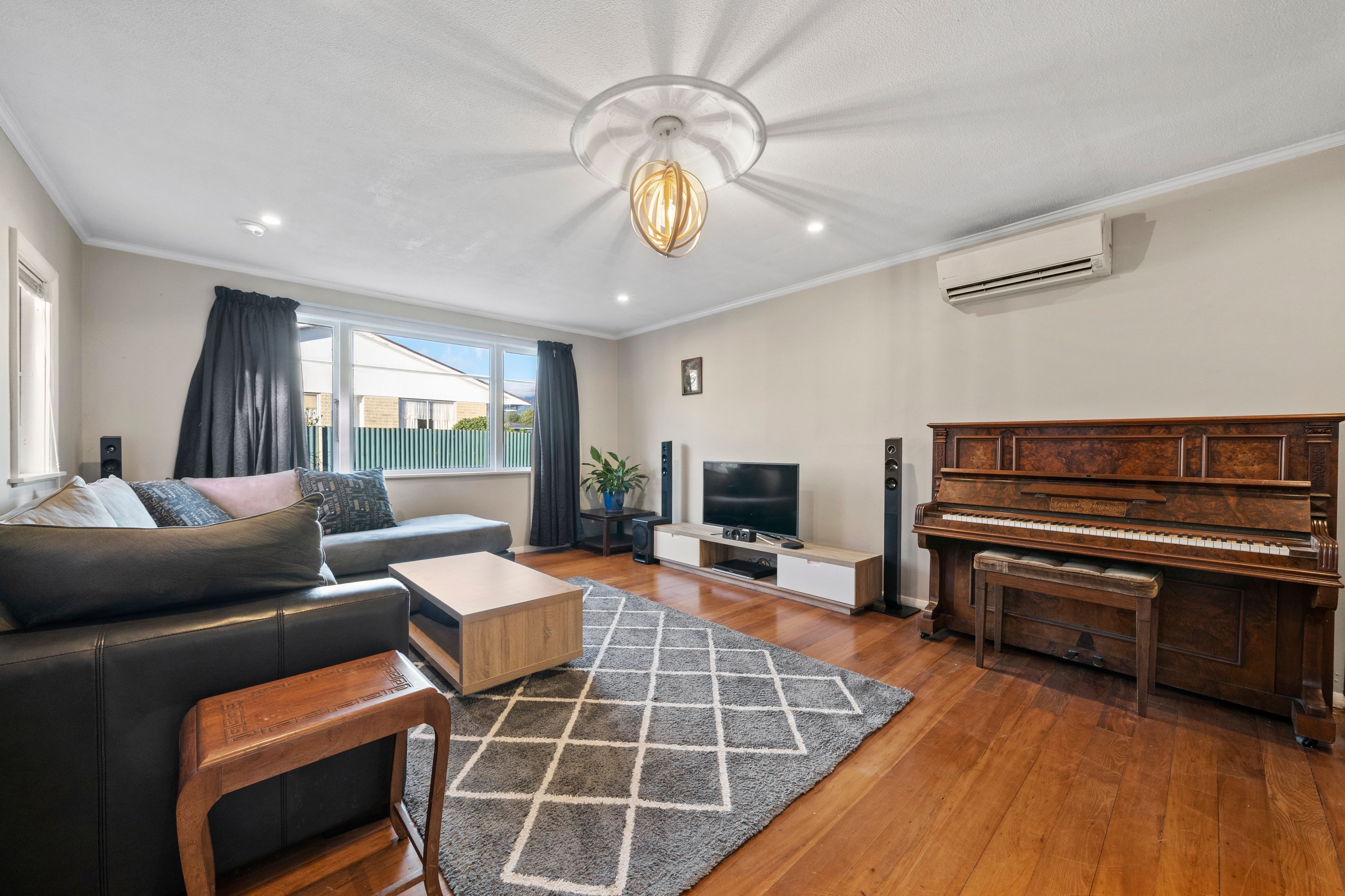 6 Riverbank Street, Ebdentown, Upper Hutt City