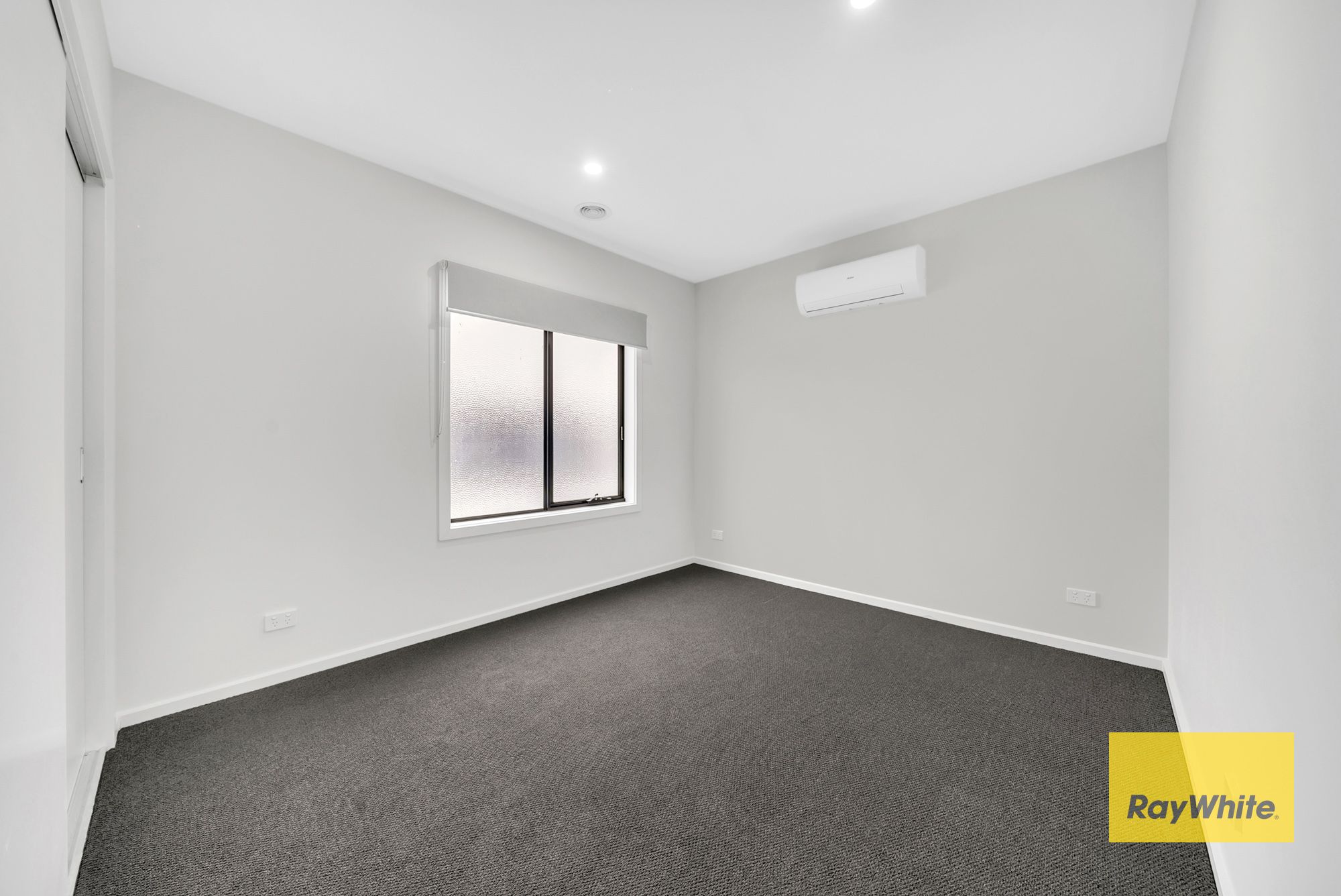 50 Hawkesbury Drive — photo 11 of 12