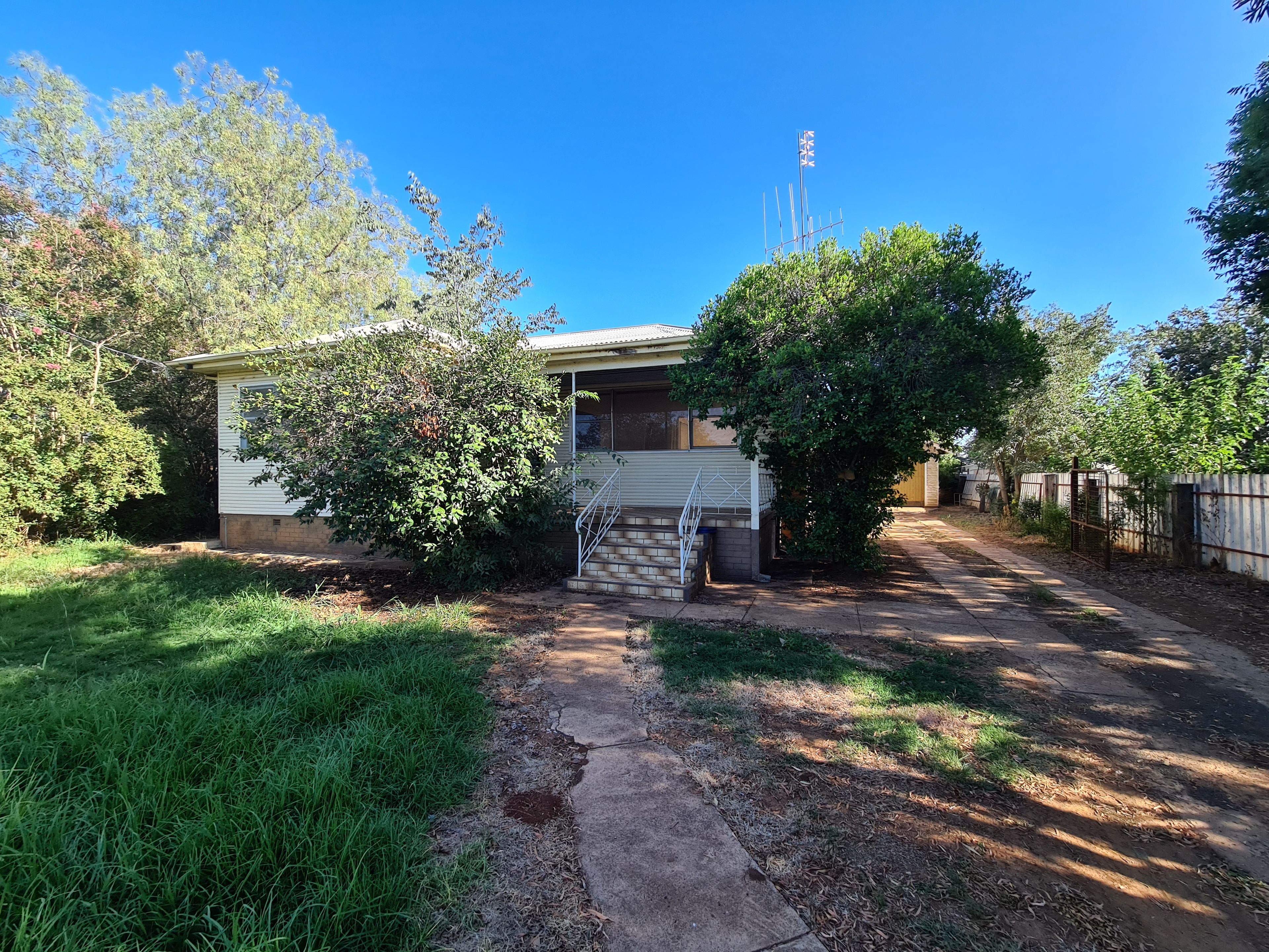 14 Hartigan Avenue, Parkes NSW 2870