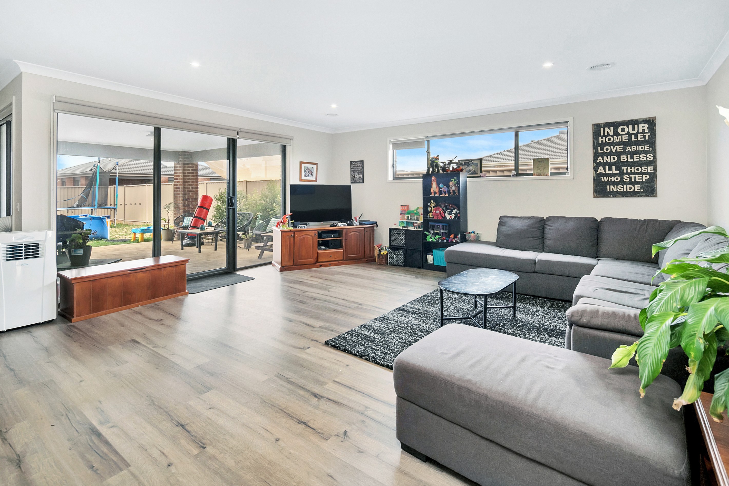 27 Elegante Road, WINTER VALLEY, VIC 3358