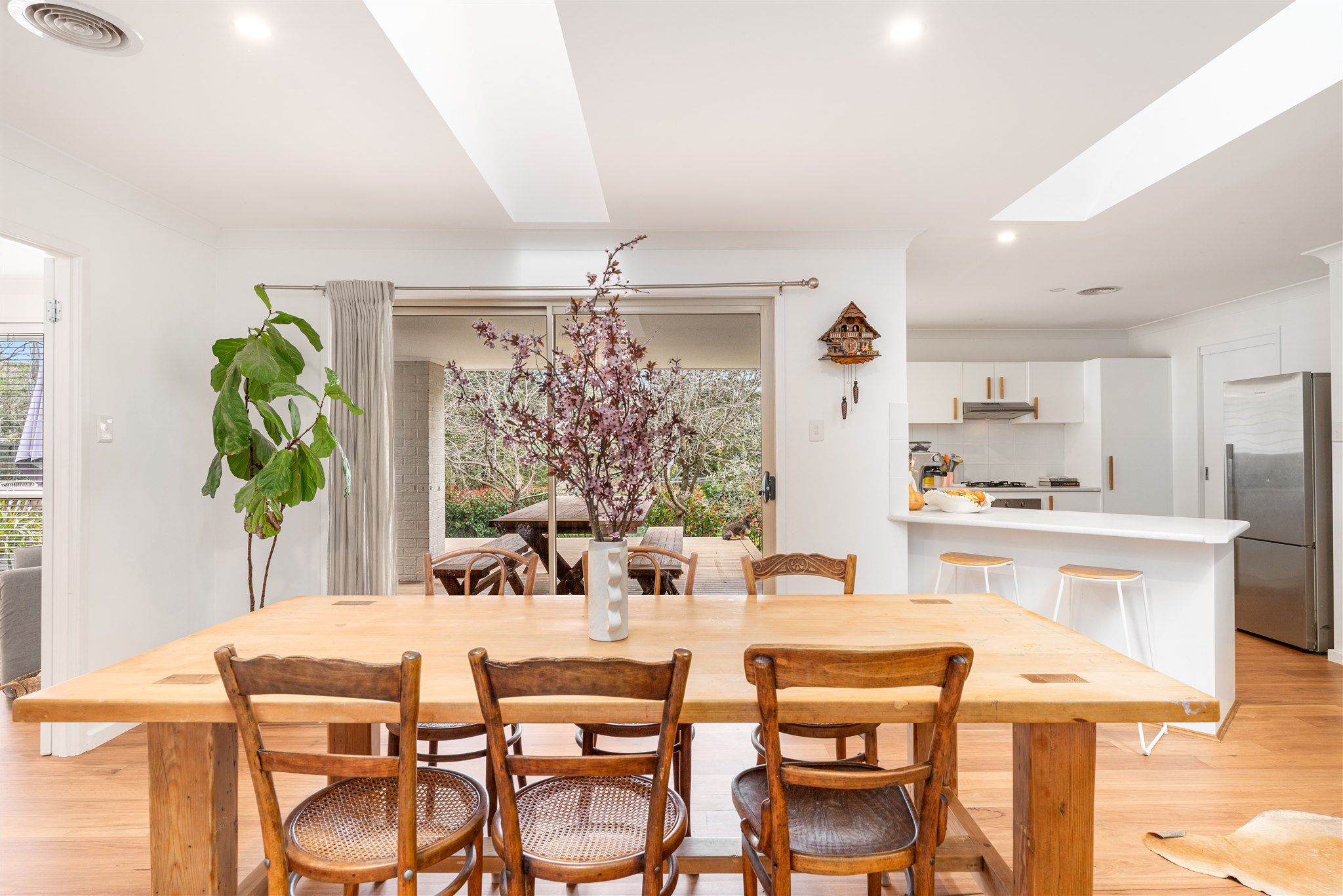 12 Fernbrook Crescent — photo 5 of 12