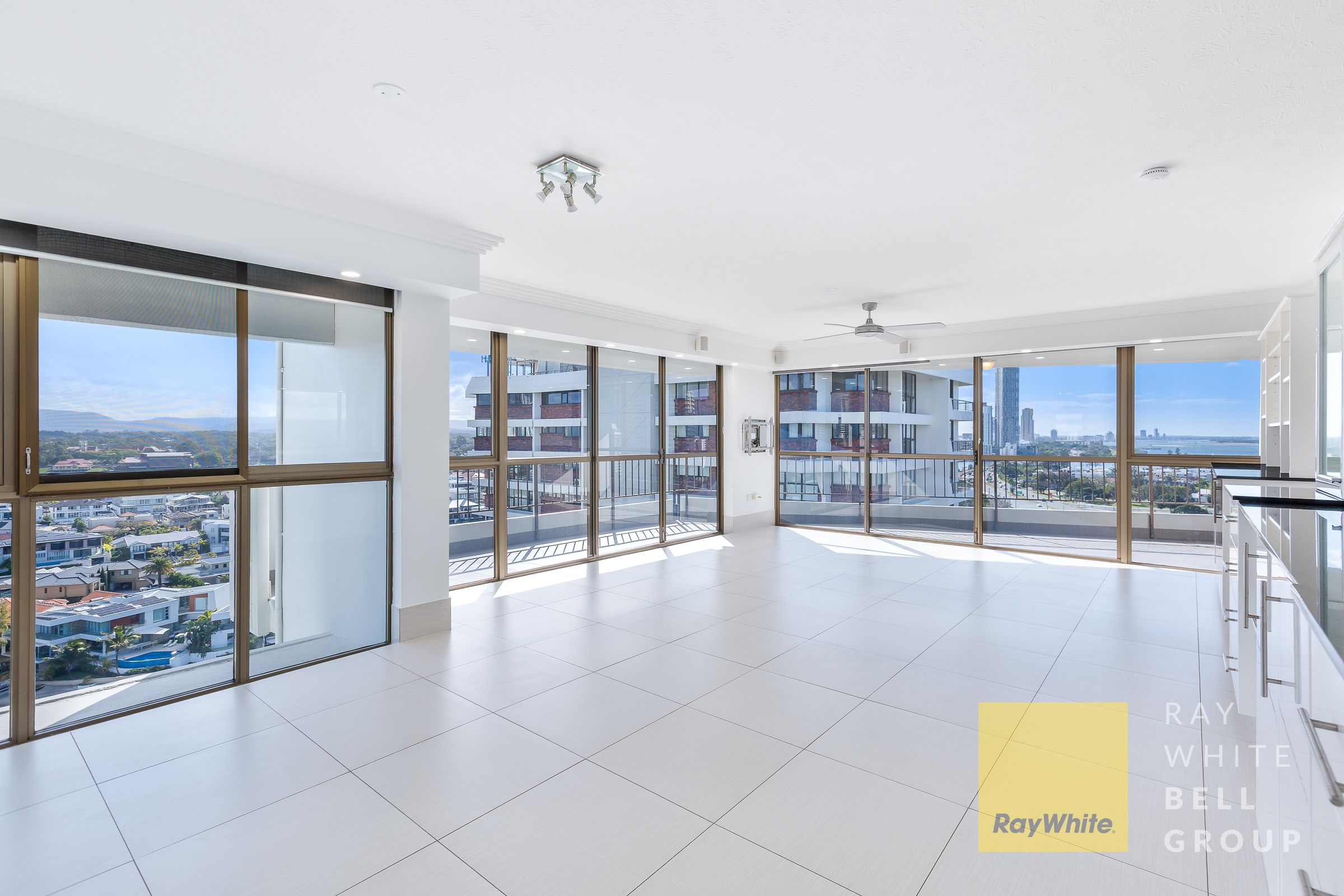 63/18 Commodore Drive — photo 3 of 26