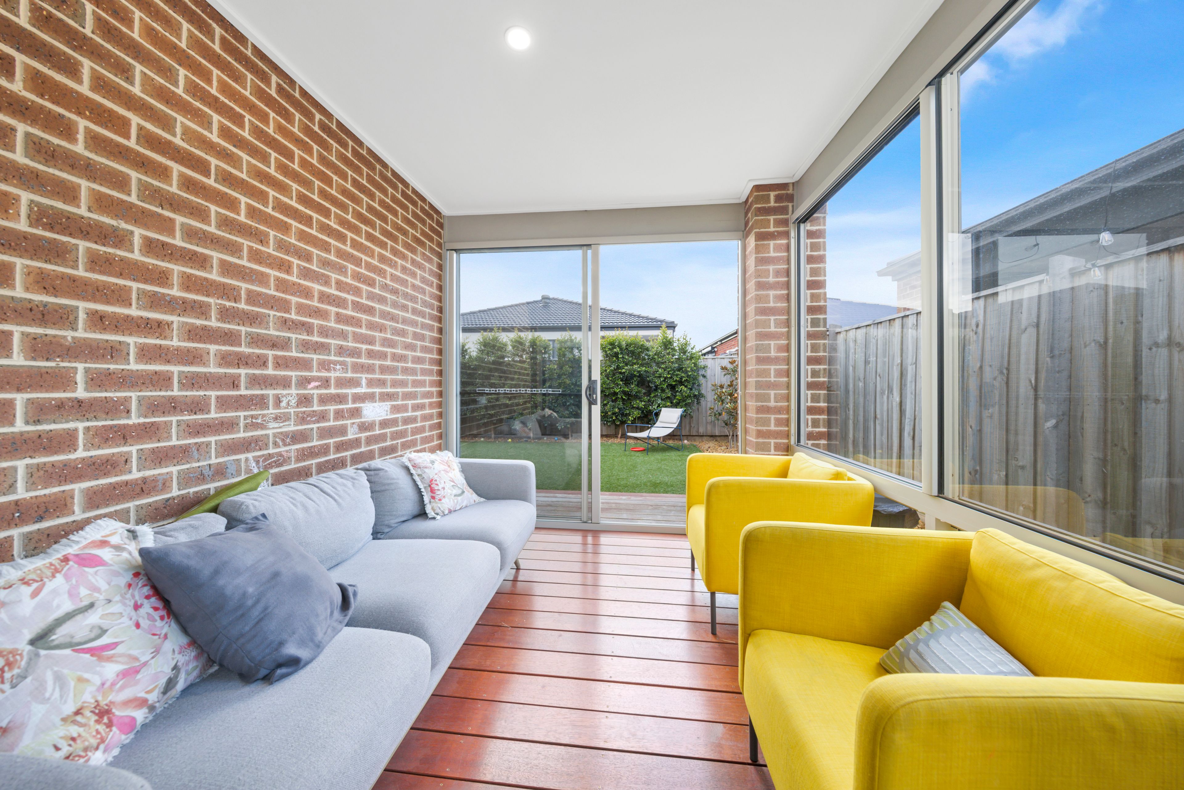 17 Milsom Avenue — photo 11 of 12