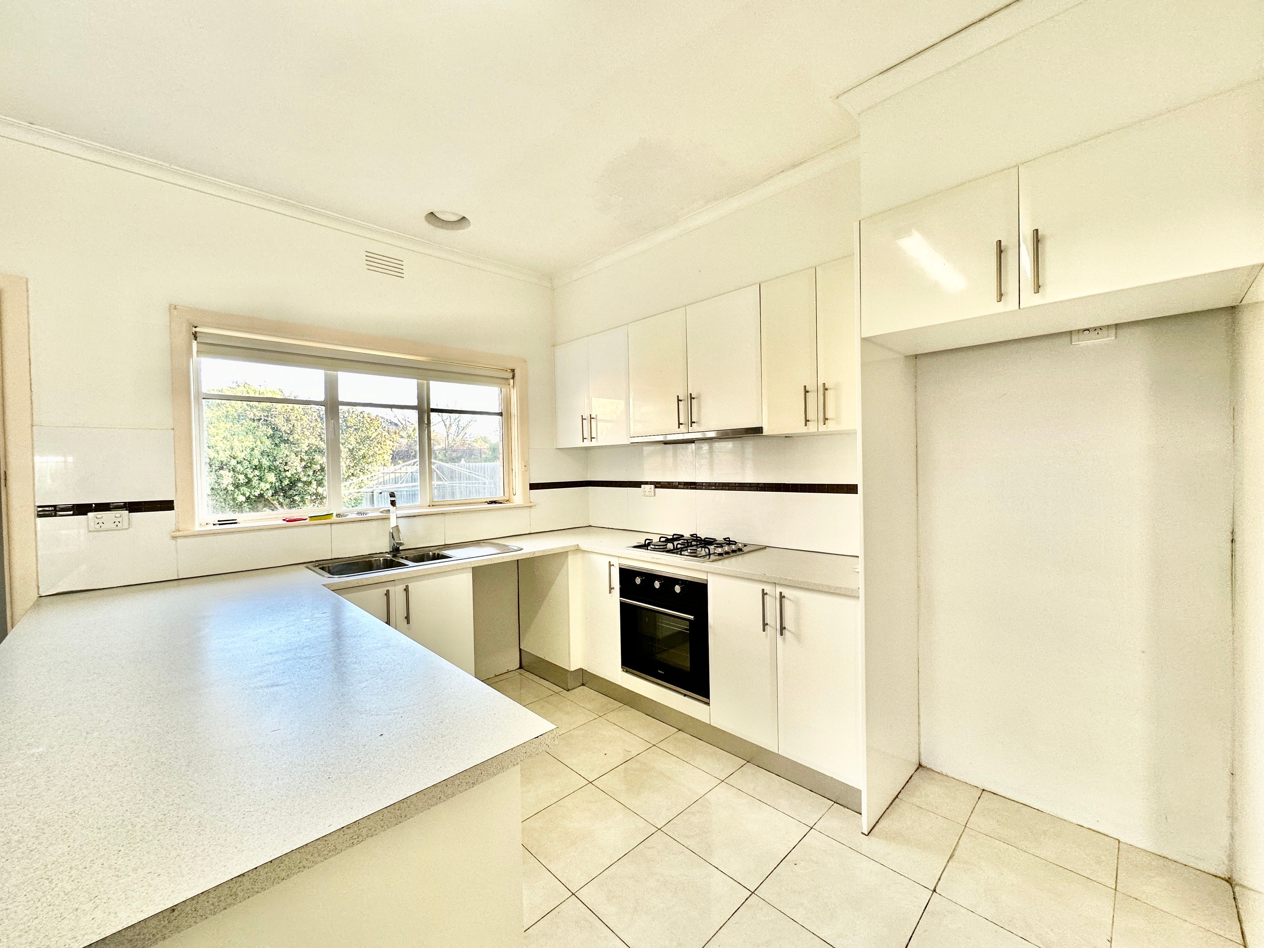 802 Centre Road — photo 5 of 10