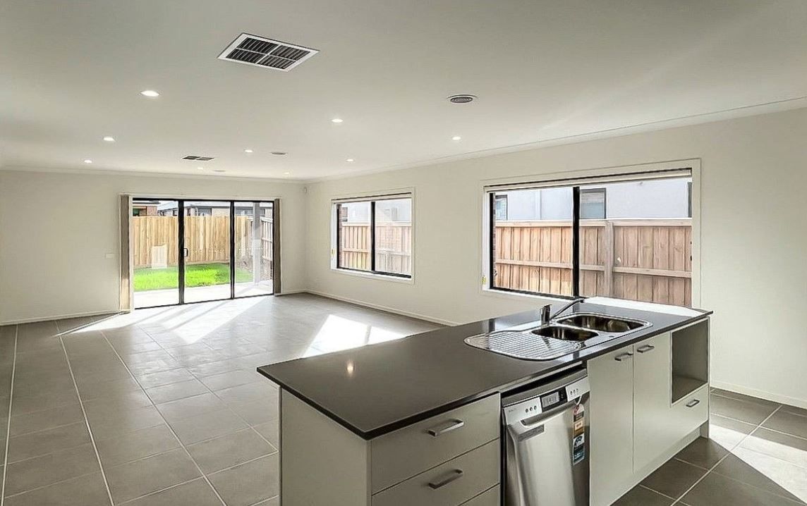 11 Hutchison Road, Mambourin, VIC 3024