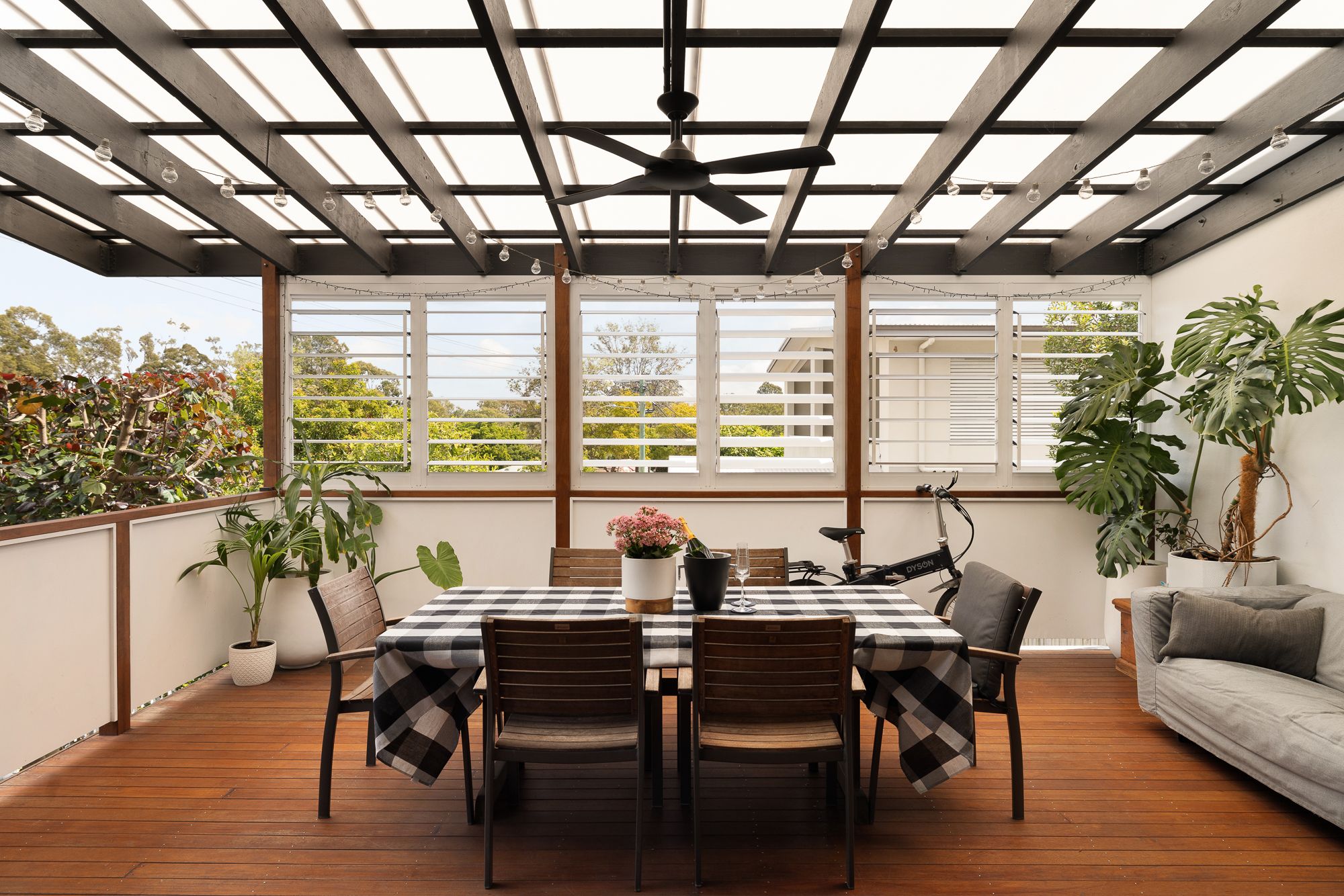 1/33 Burnaby Terrace — photo 3 of 27