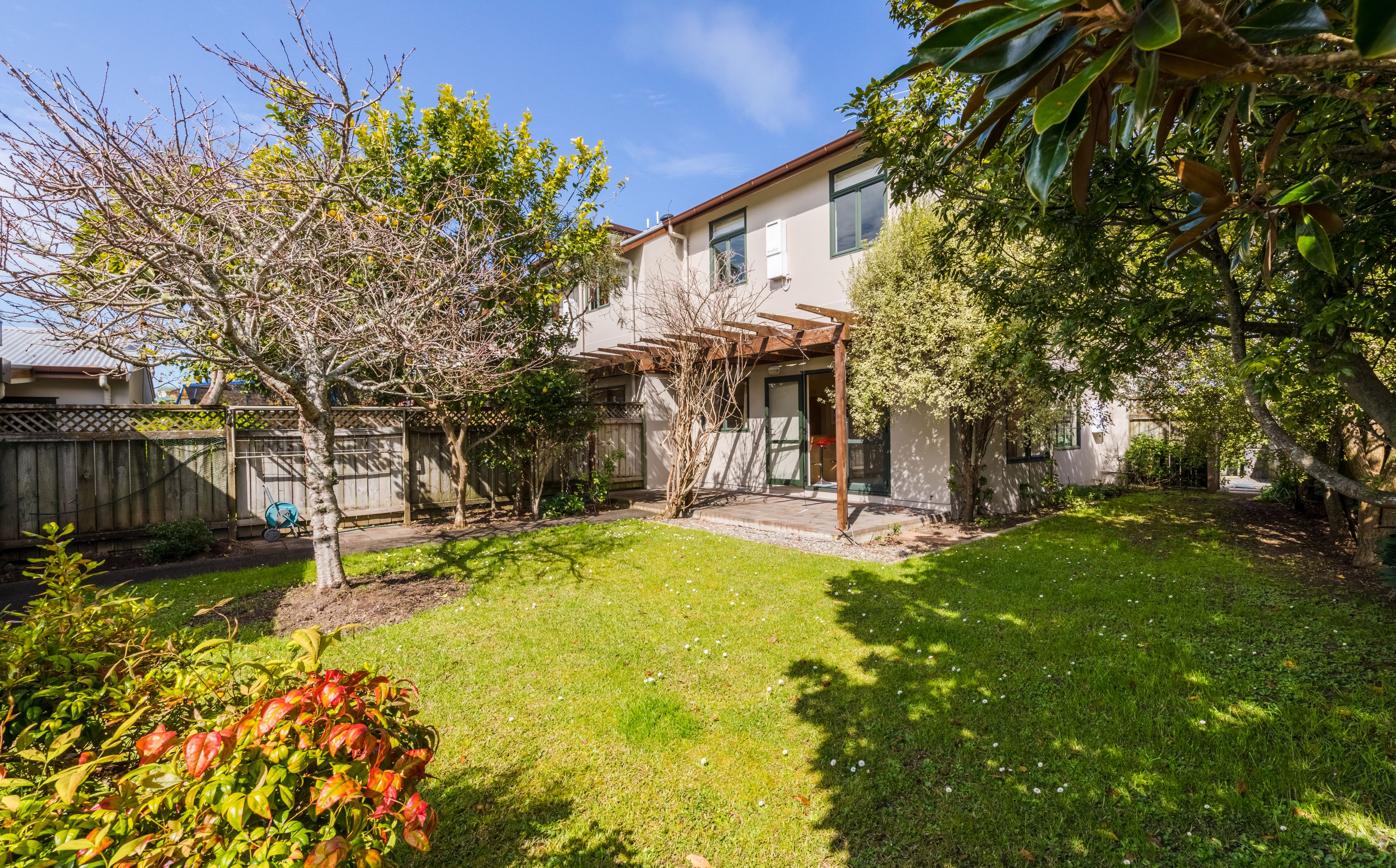 1/8 Tuscany Way, Te Atatu Peninsula, Waitakere City