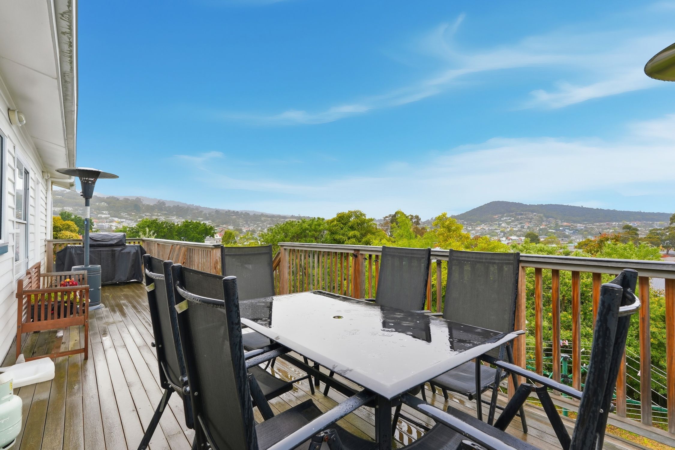 3 Oliver Avenue, Lindisfarne, TAS 7015