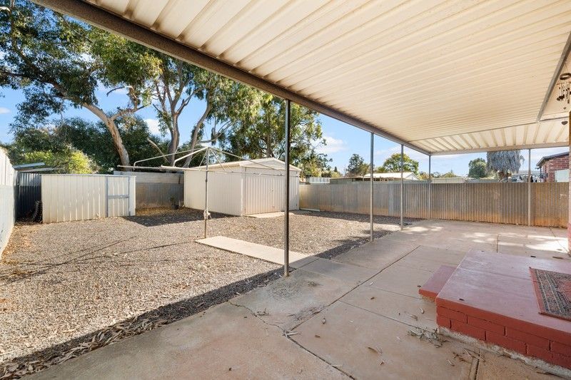 39 Mainwaring Crescent — photo 13 of 14