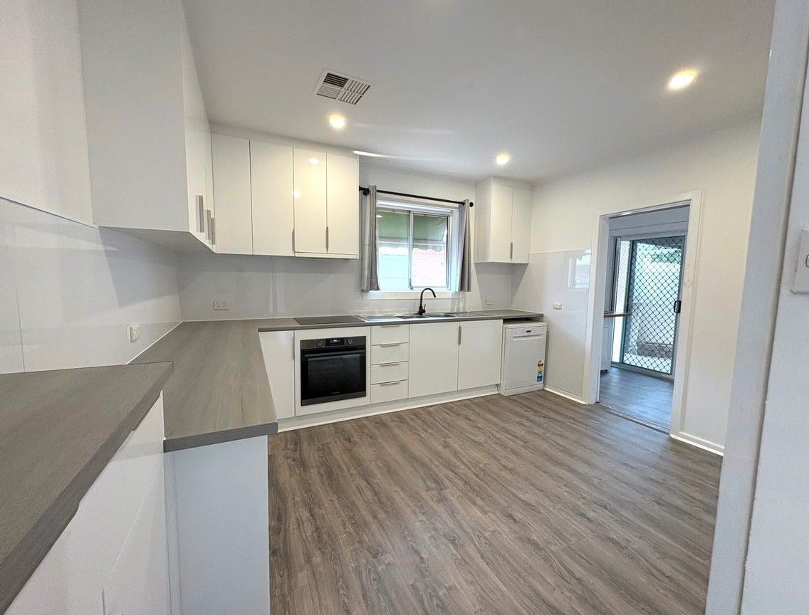 11 Lewthwaite Street — photo 2 of 16