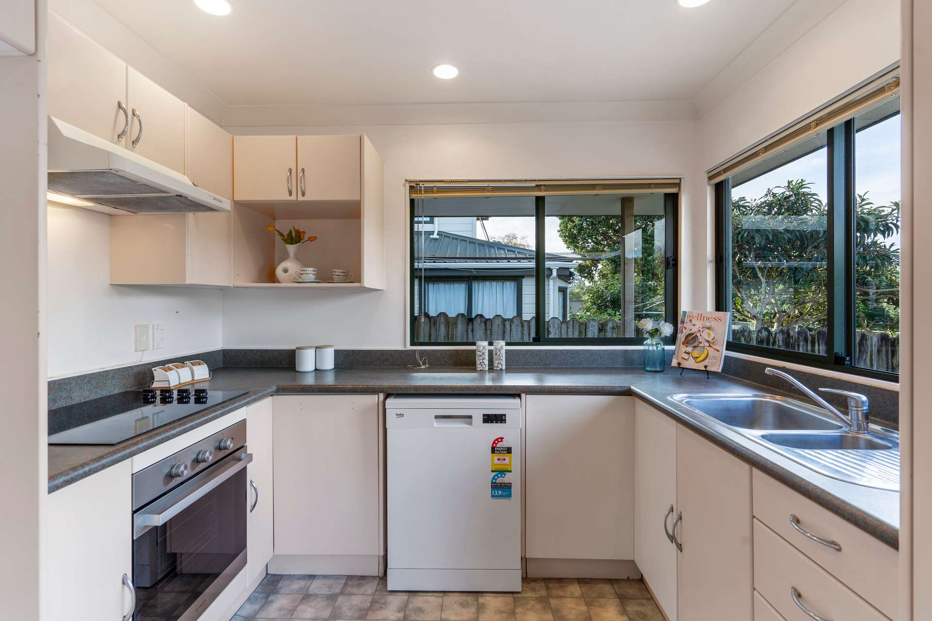 2/24 Somerset Road photo 6