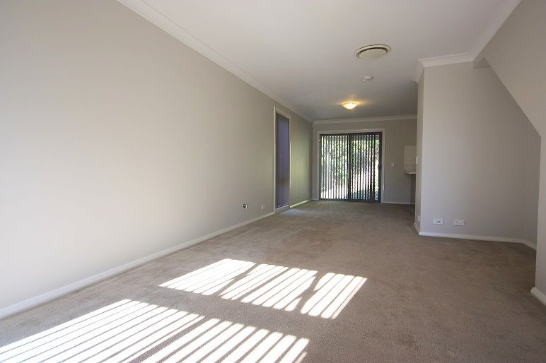 51 Northampton Drive, Glenfield, NSW 2167
