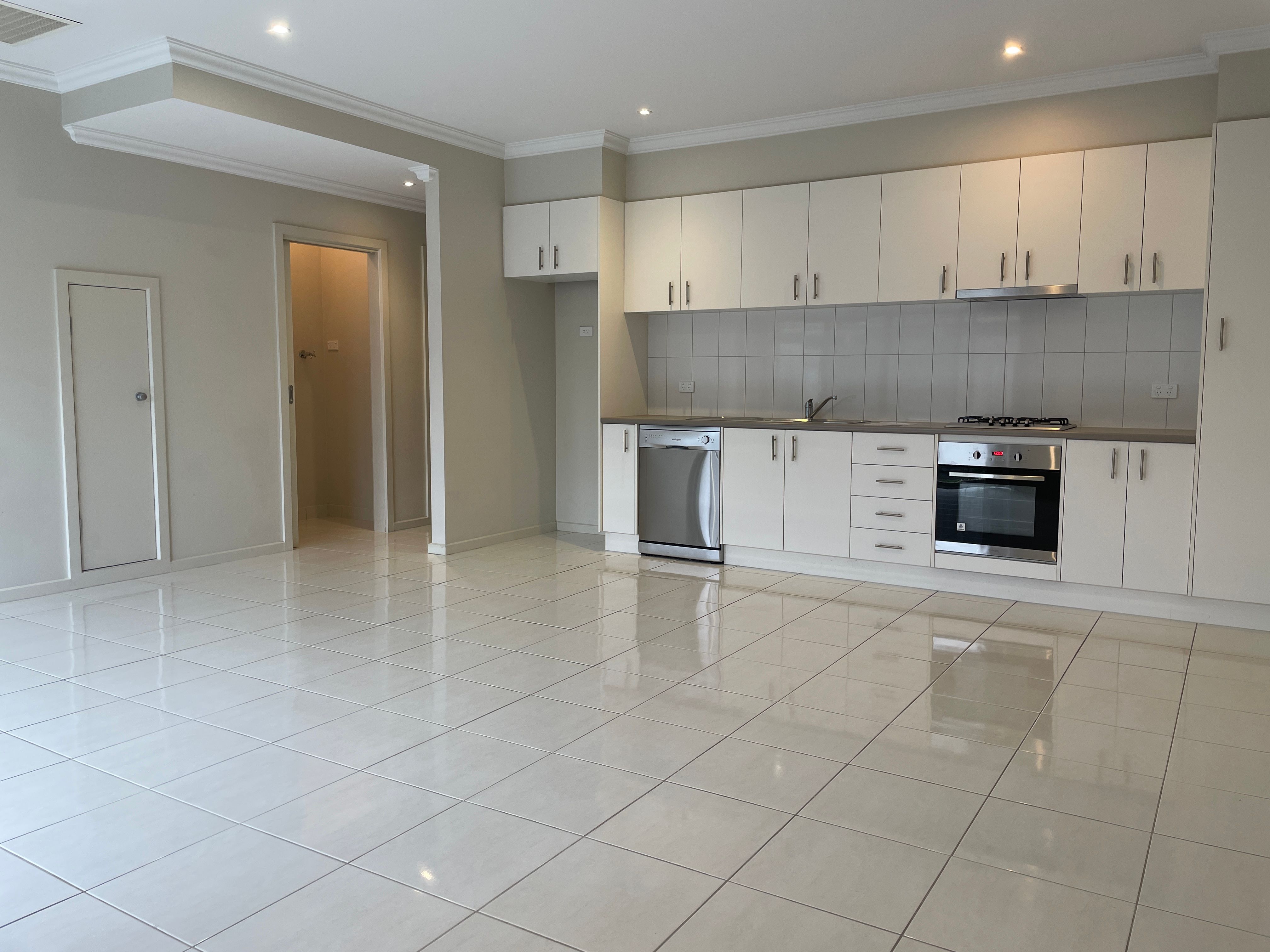 2/10 Tovey Street, Reservoir, VIC 3073