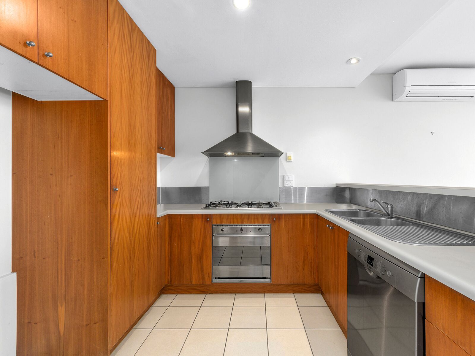 4 Hutton Street, Clayfield, QLD 4011