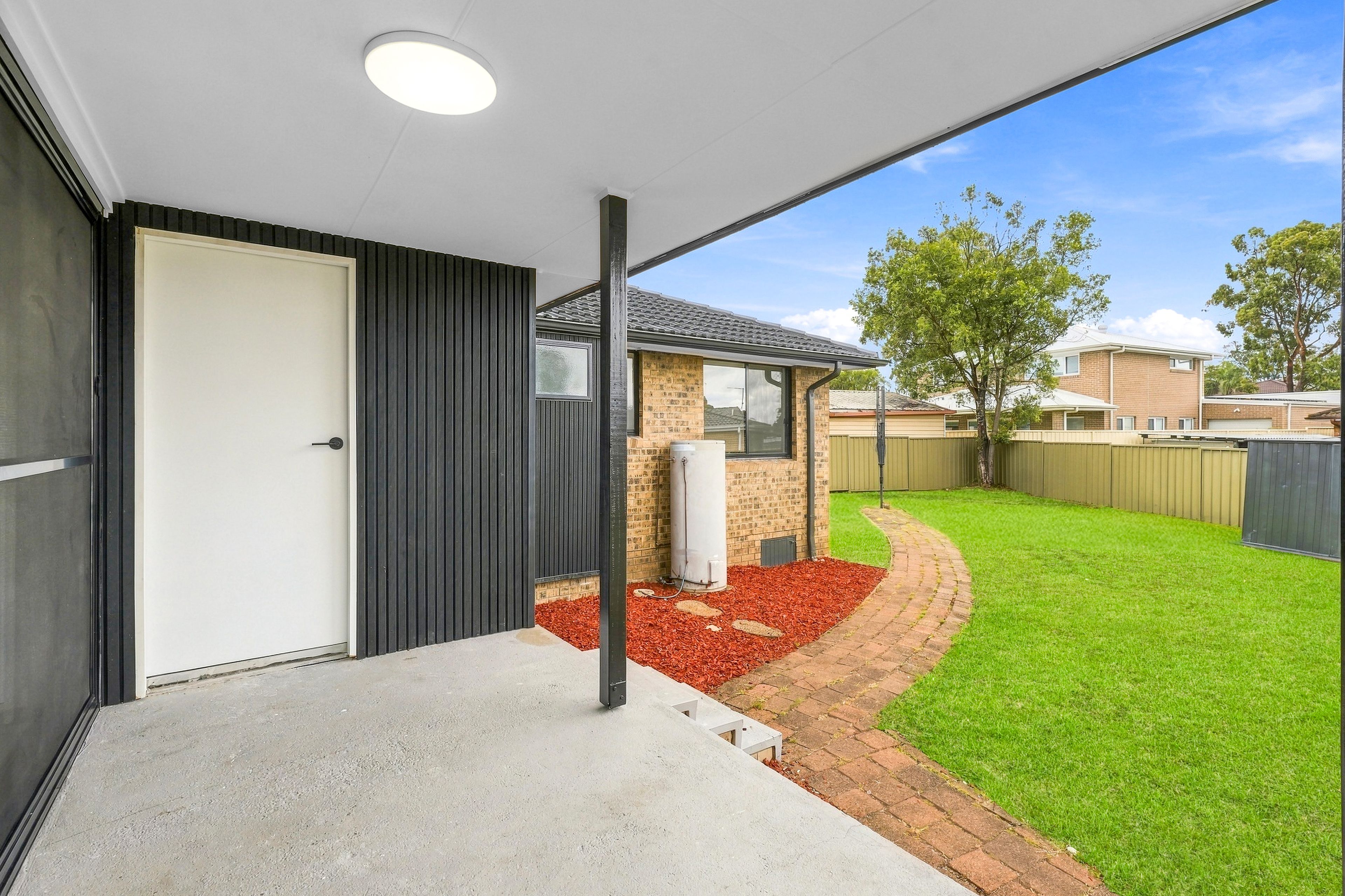 5 Mccartney Crescent — photo 14 of 21