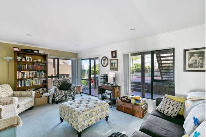 4 Forbes Lane, Newlands, Wellington City