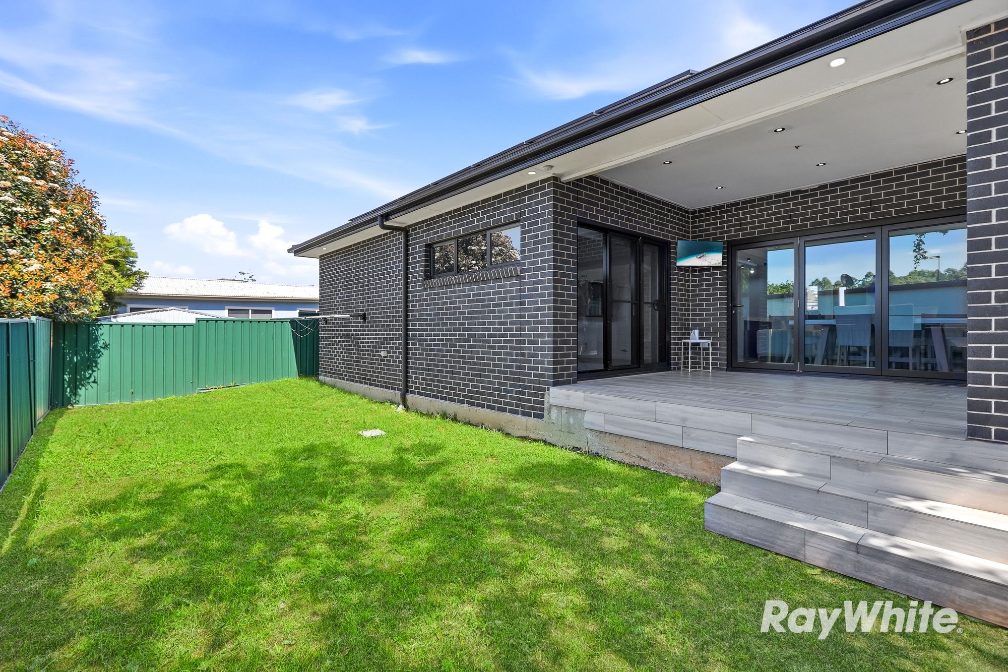 6 Nathan Crescent — photo 21 of 26