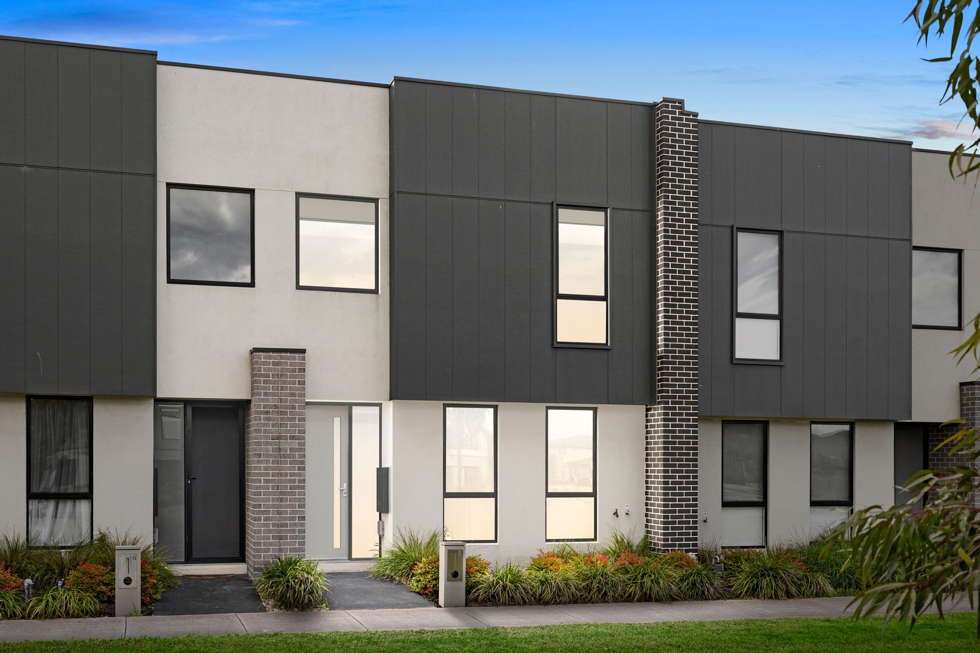 8 Nostrand Walk, Point Cook VIC 3030
