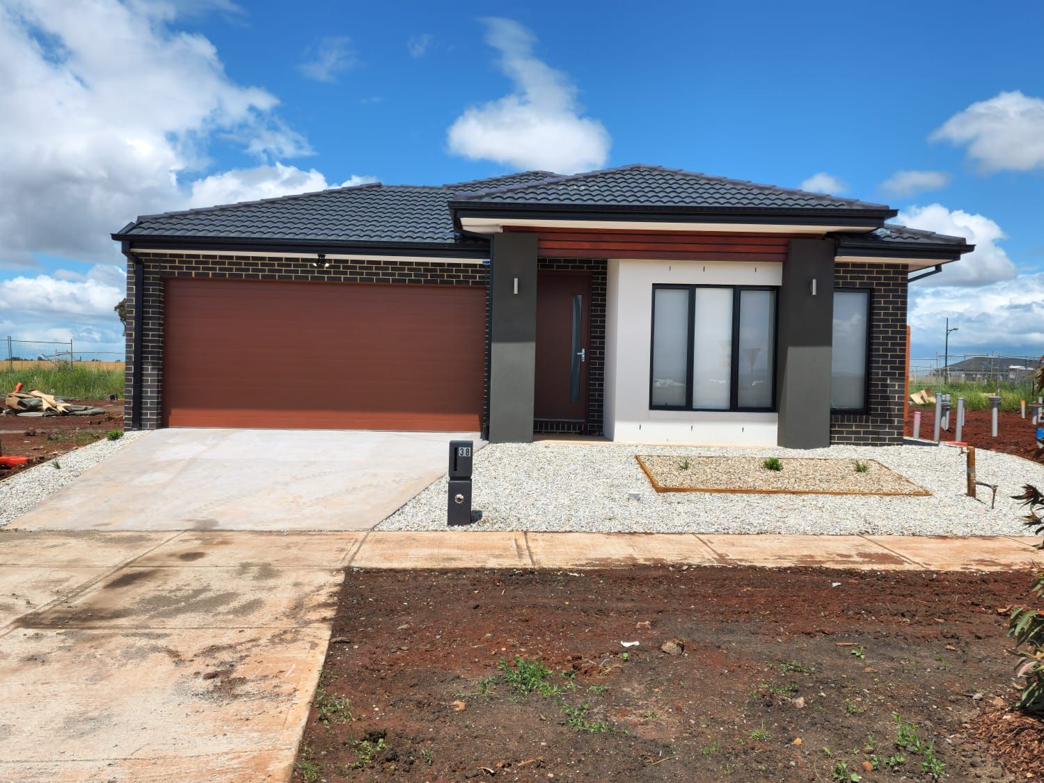 38 Whitecross Drive, THORNHILL PARK, VIC 3335