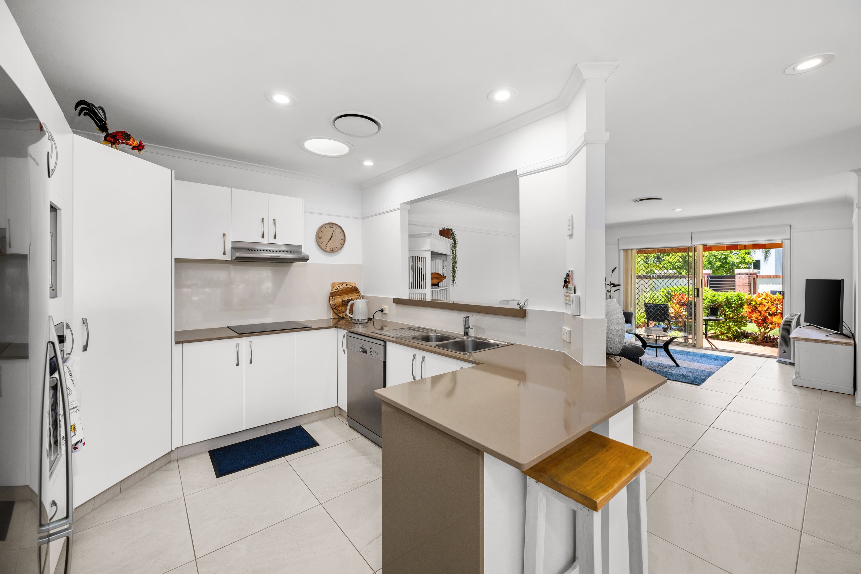 2/64 Bayview Street, Runaway Bay, QLD 4216