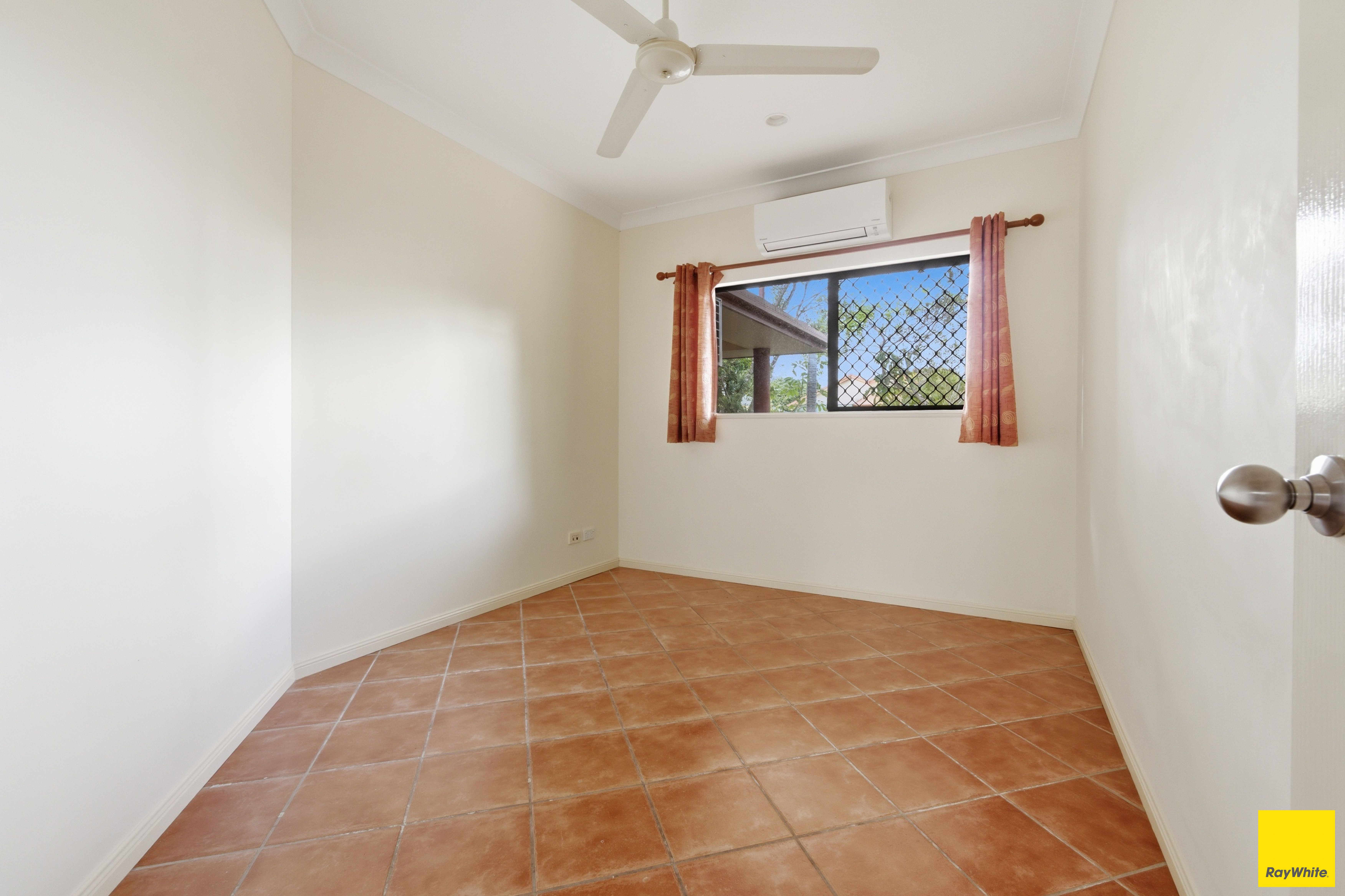 1 Kurrimine Close — photo 13 of 21