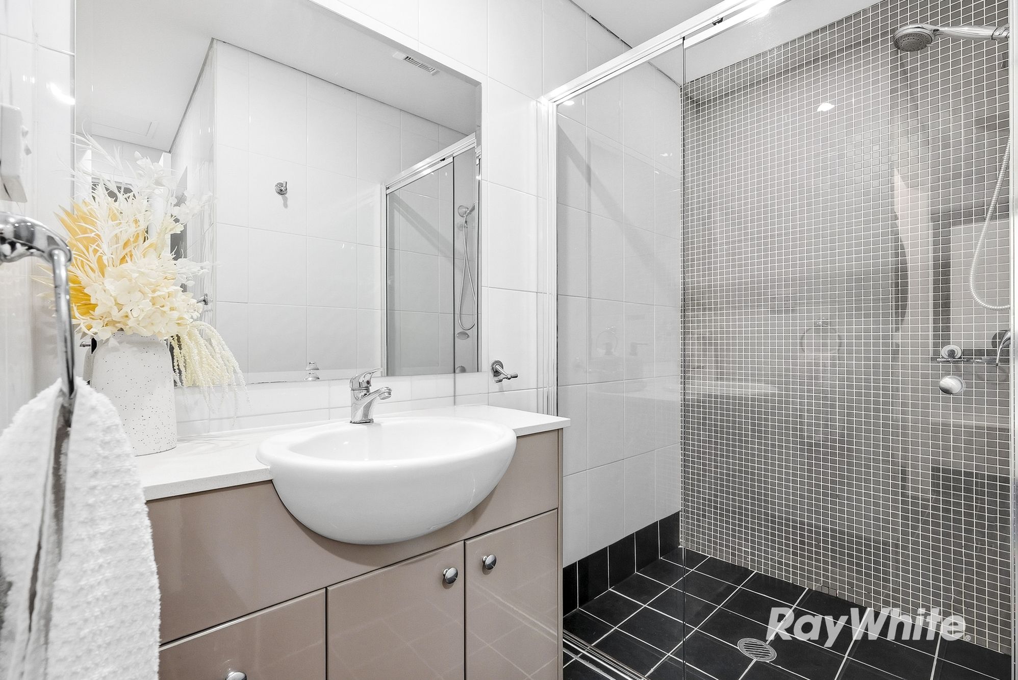 313/31-37 Hassall Street — photo 7 of 18