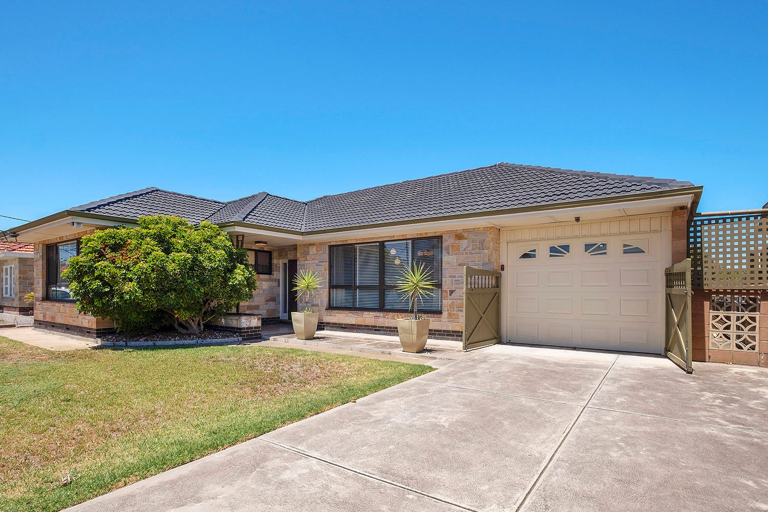 16 Dumfries Avenue, Seaton, SA 5023