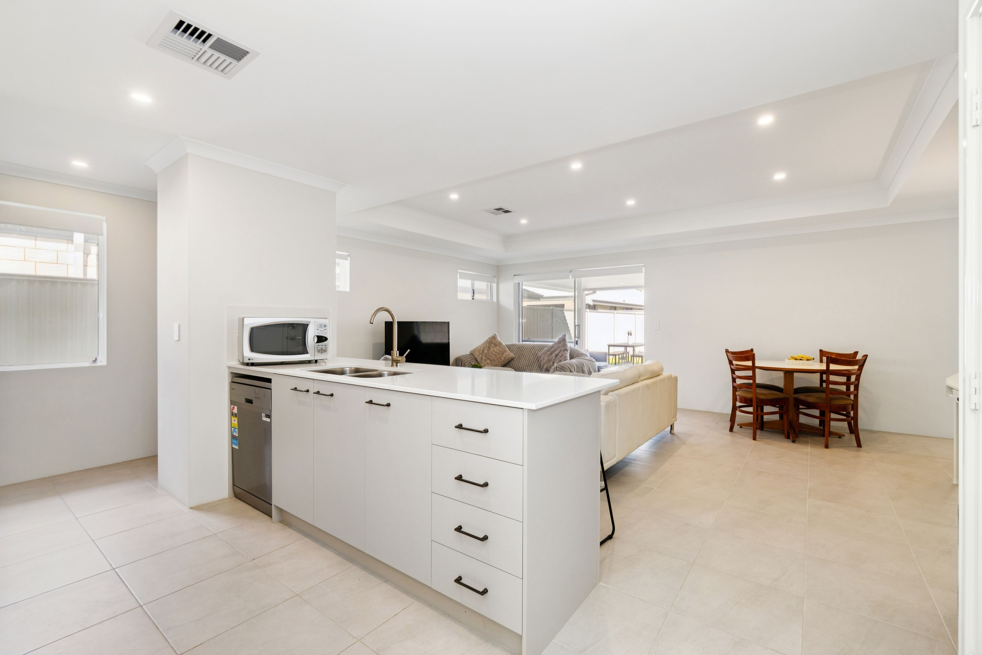 38 Jurien Avenue — photo 5 of 30