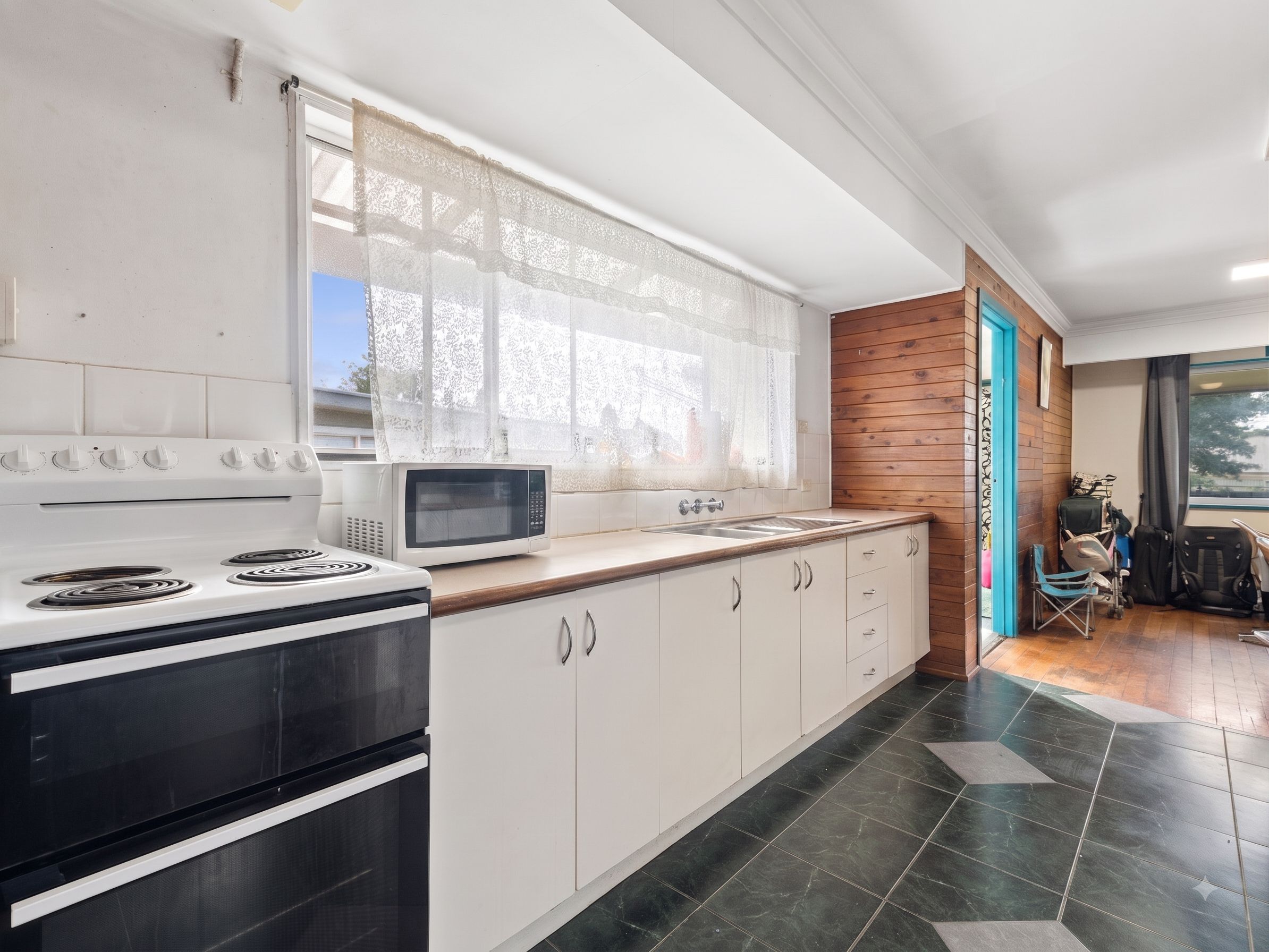 42 Nectarine Street — photo 6 of 22