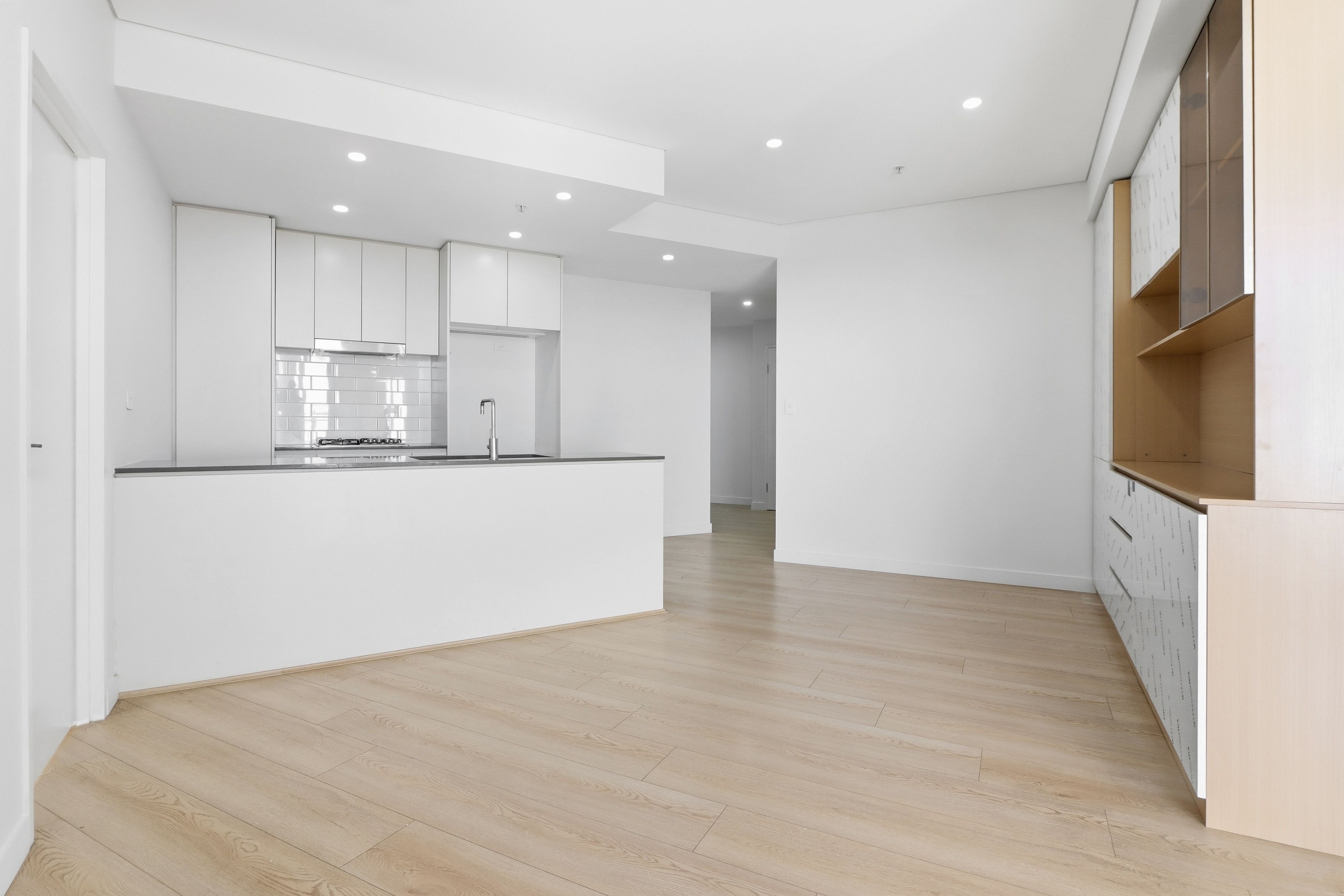 1002/20 Dressler Court — photo 6 of 16