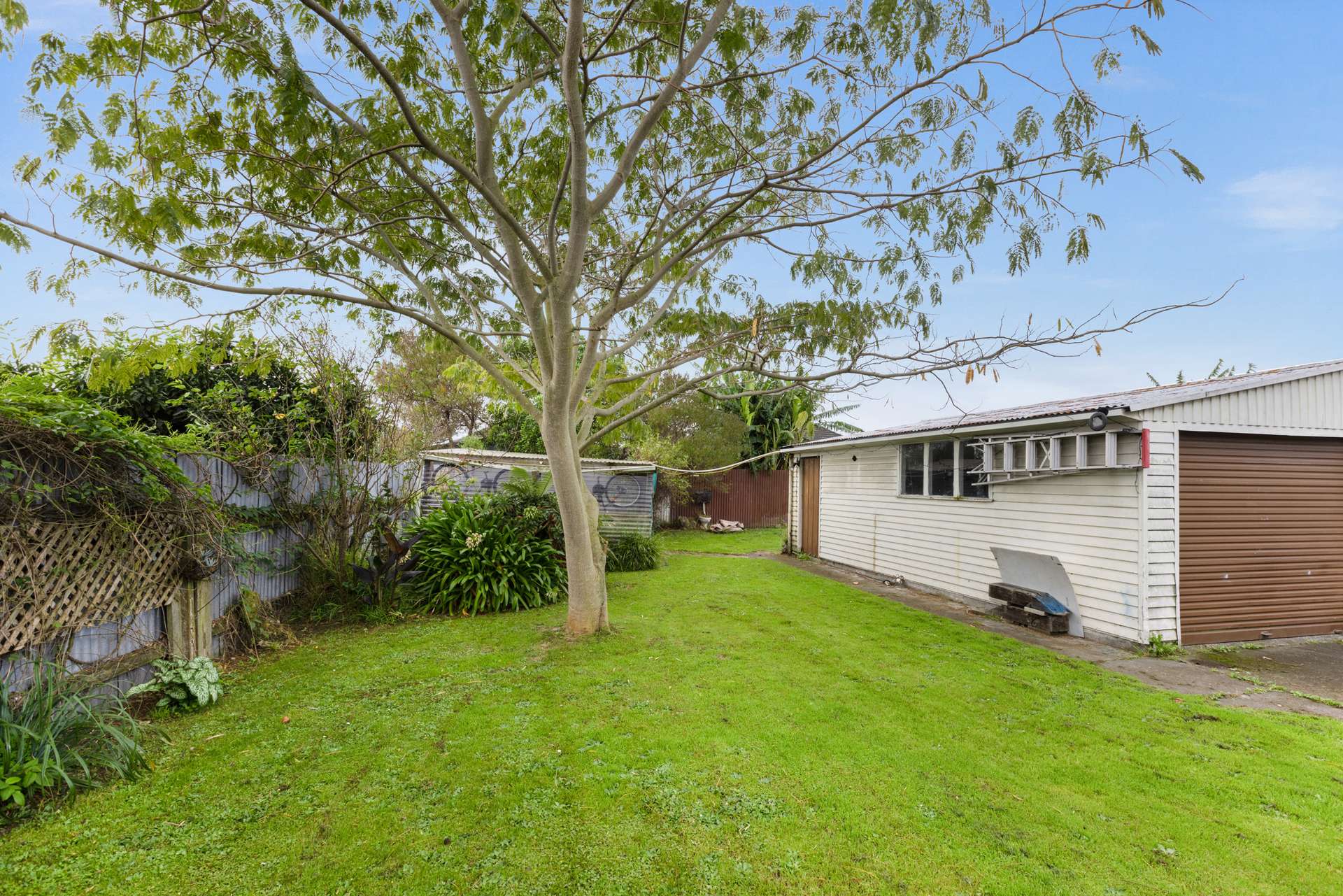 27 Wyatt Avenue photo 1