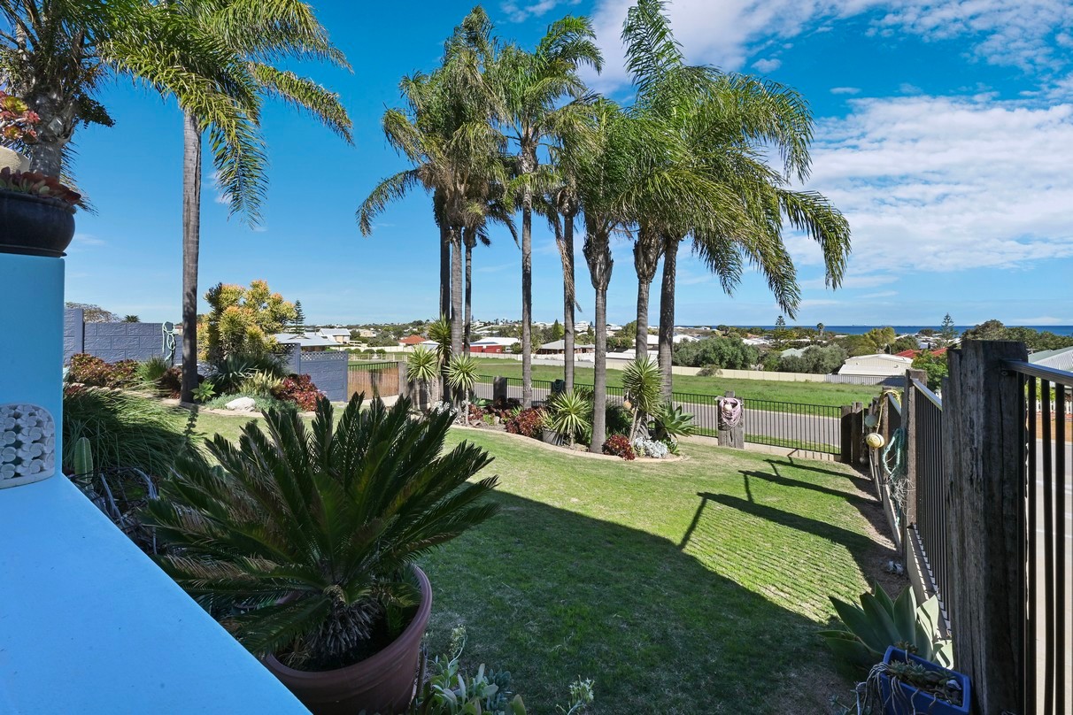 18 Quayside Vista, Drummond Cove, WA 6532