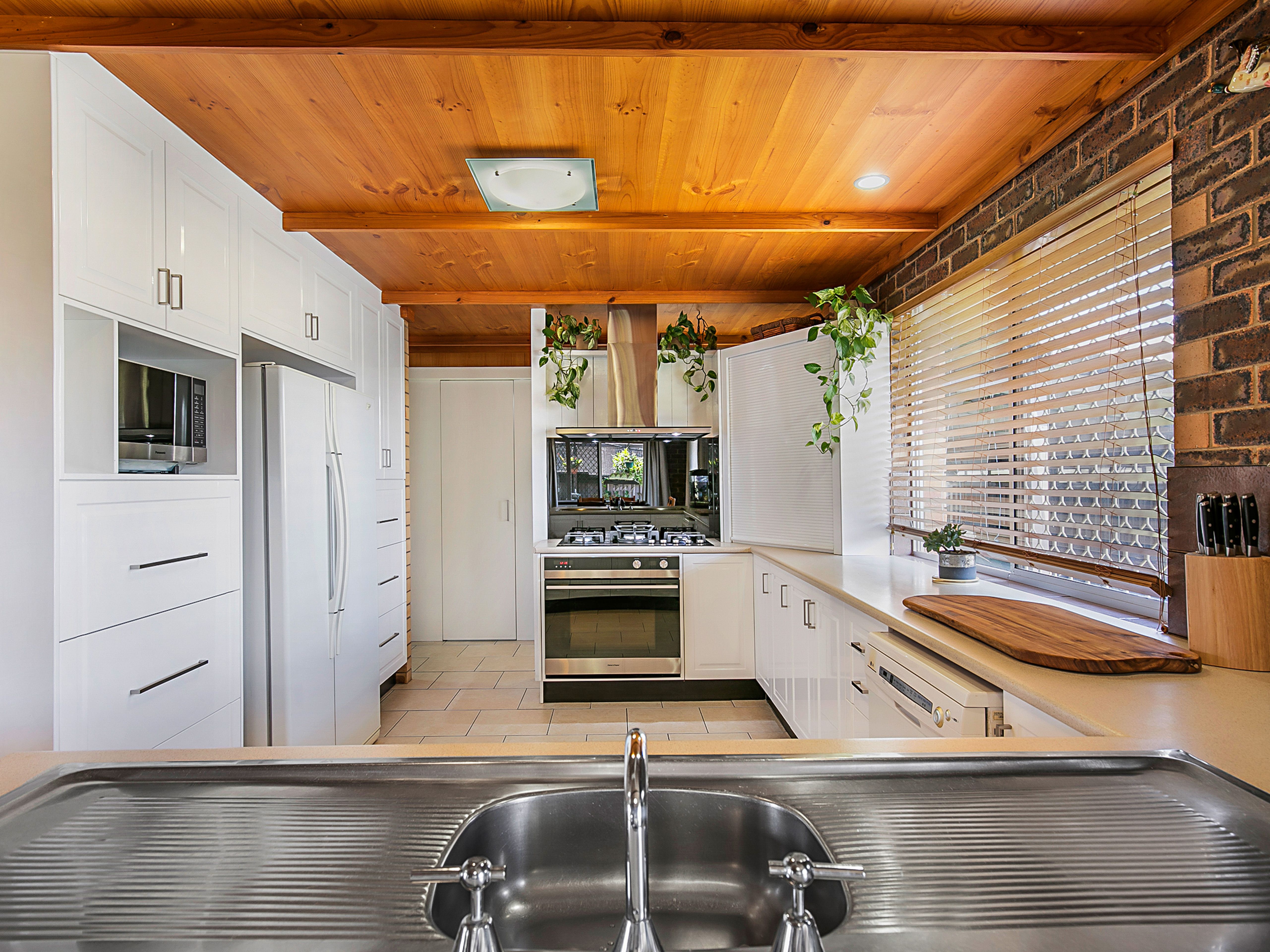 17 Ansett Court, Wilsonton QLD 4350